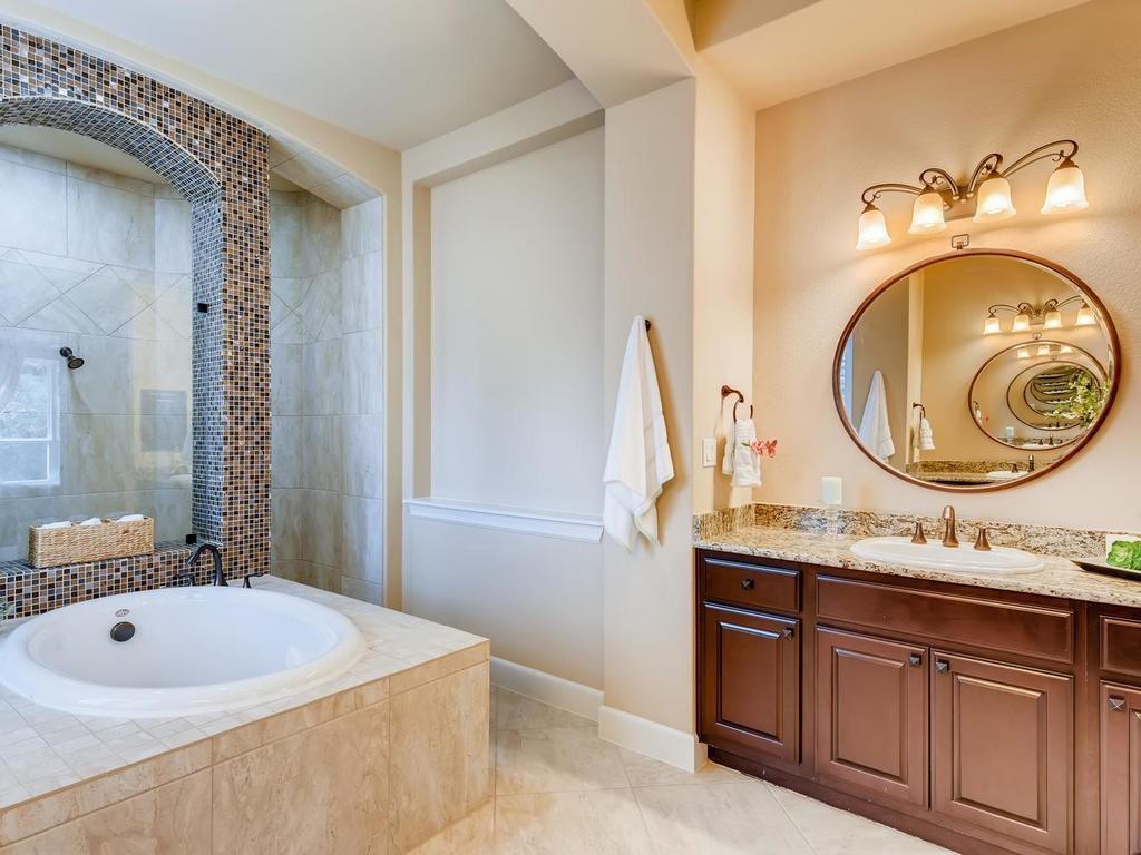 215 REVEILLE Rd, Austin, TX 78746