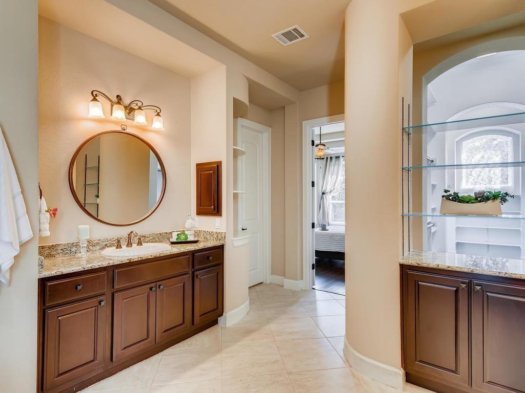 215 REVEILLE Rd, Austin, TX 78746