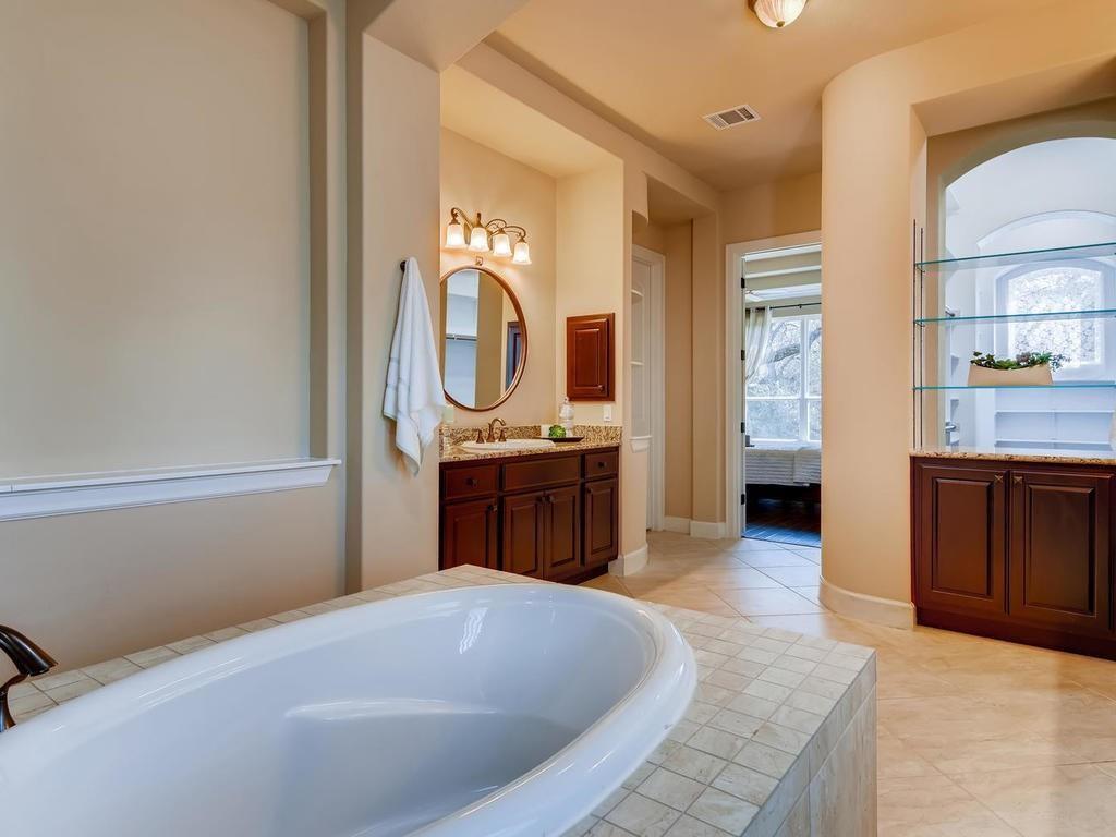 215 REVEILLE Rd, Austin, TX 78746