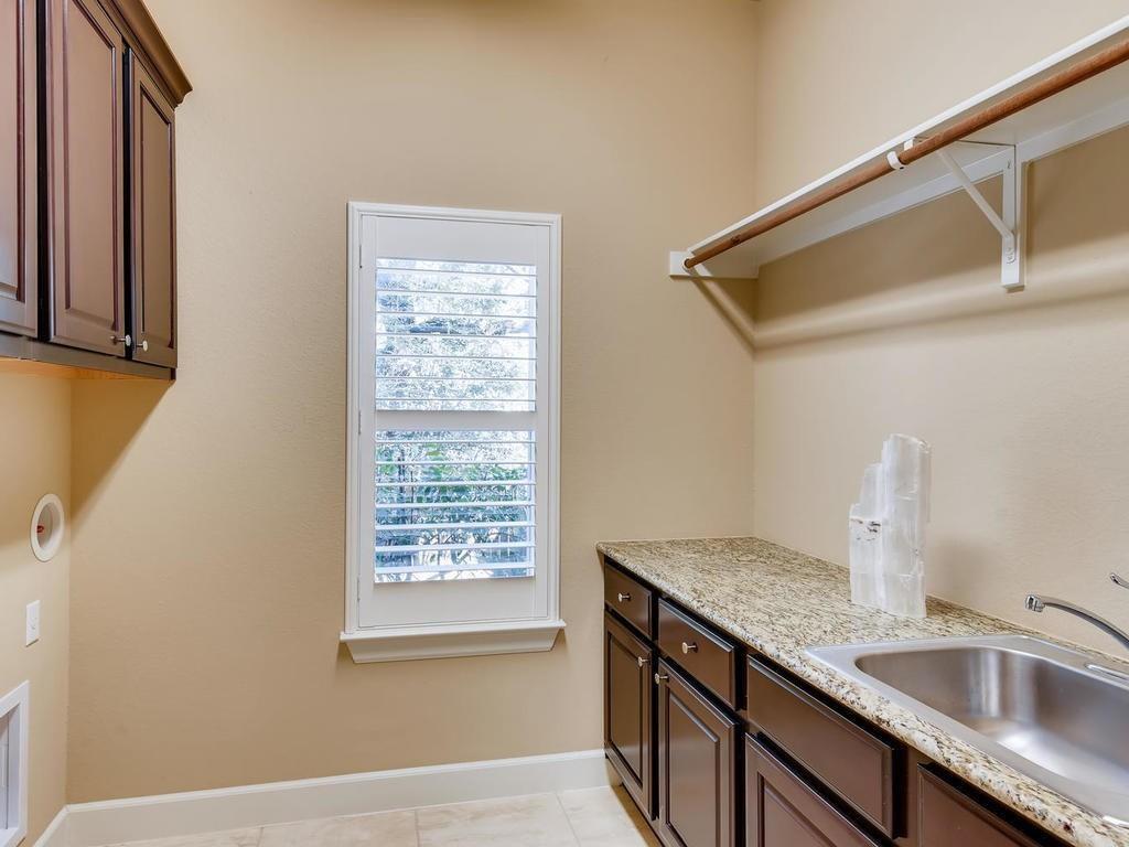 215 REVEILLE Rd, Austin, TX 78746