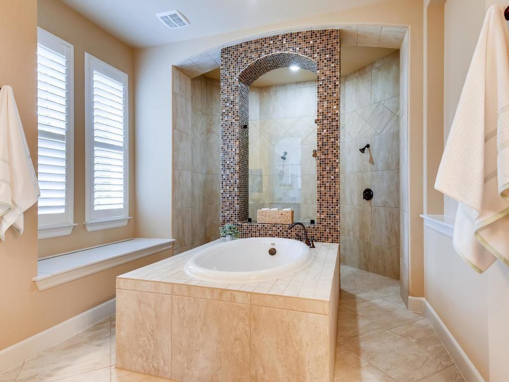 215 REVEILLE Rd, Austin, TX 78746