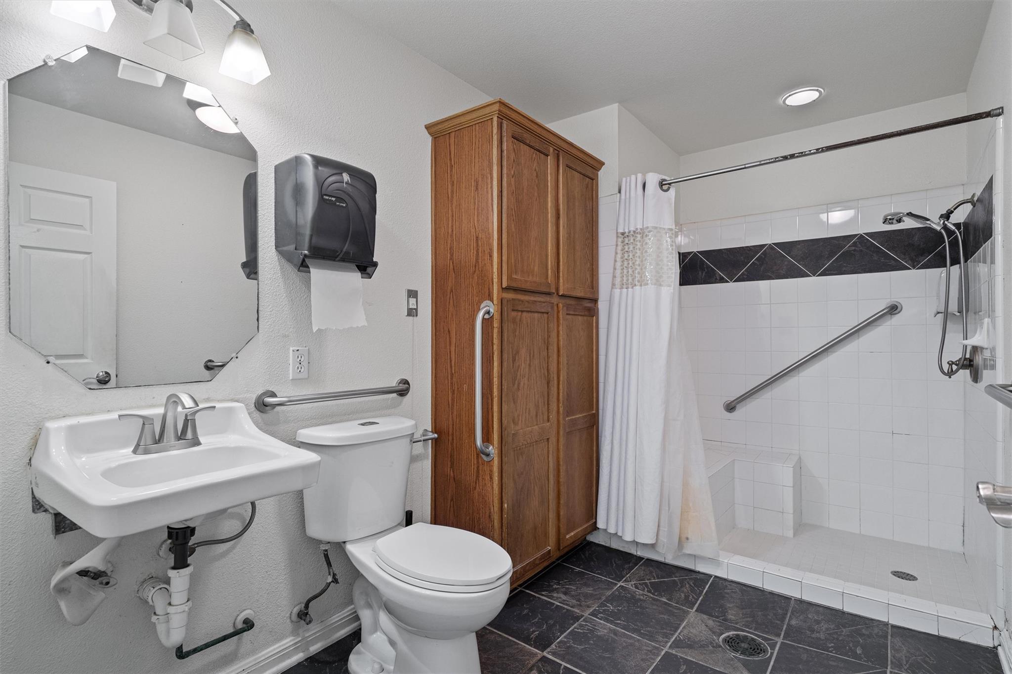 1213 Justin Ln, Austin, TX 78757