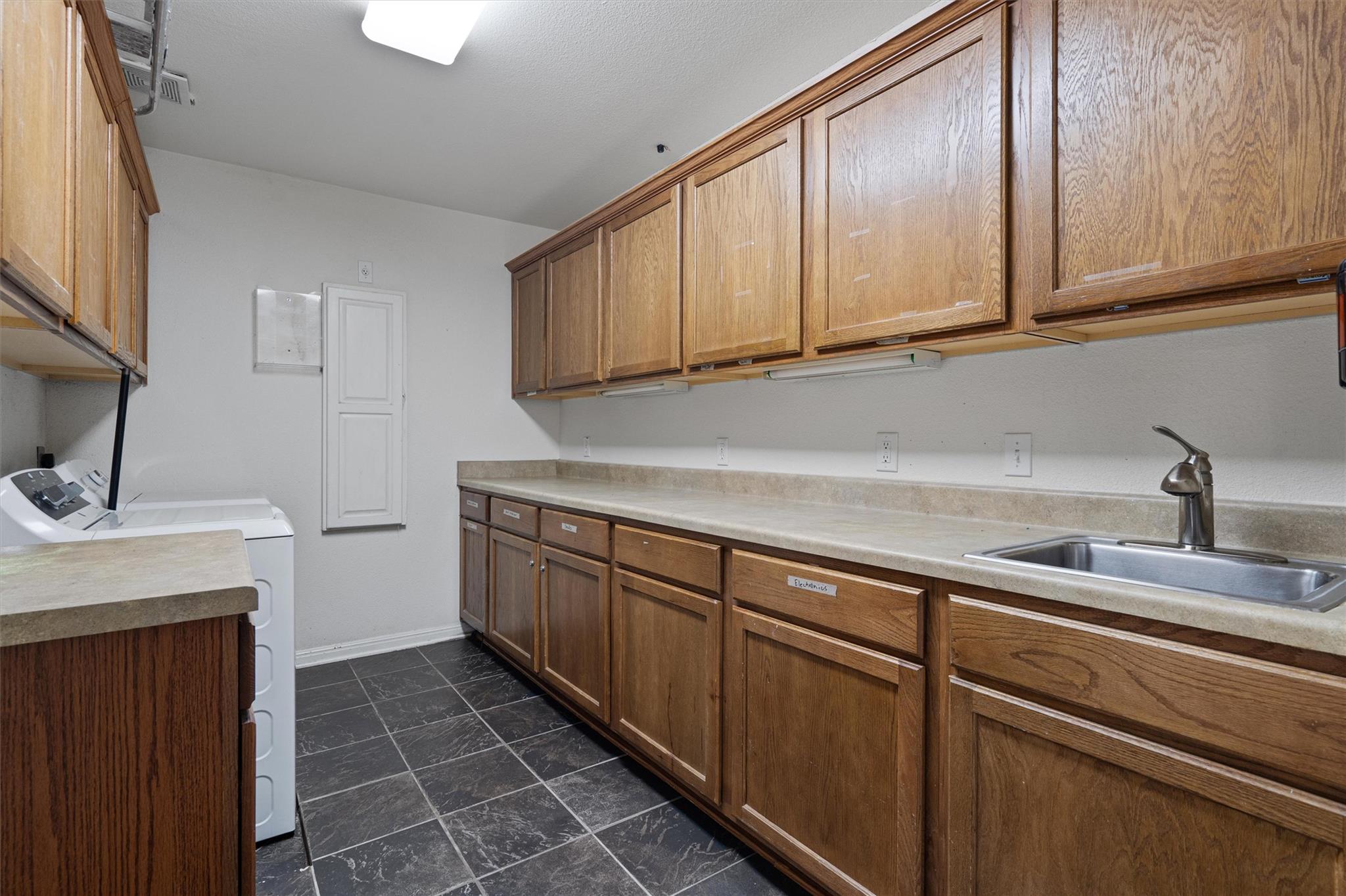 1213 Justin Ln, Austin, TX 78757