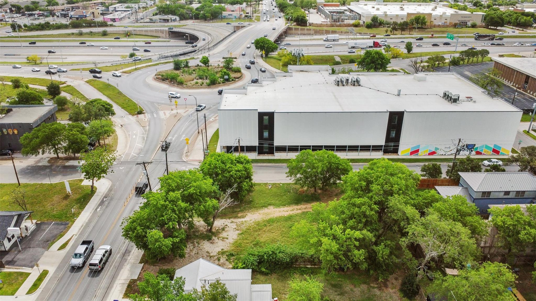 945 E 51st St, Austin, TX 78751