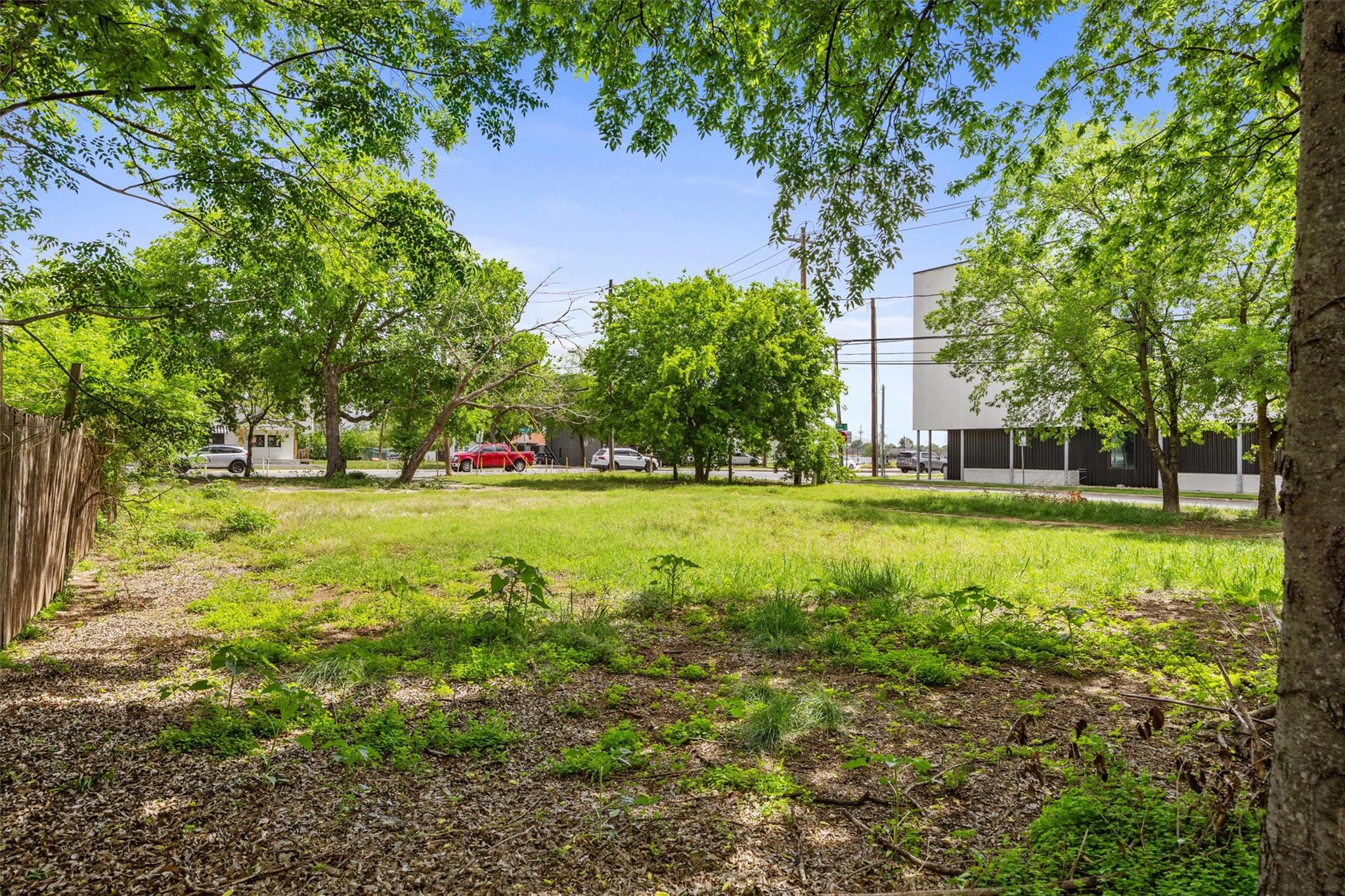 945 E 51st St, Austin, TX 78751