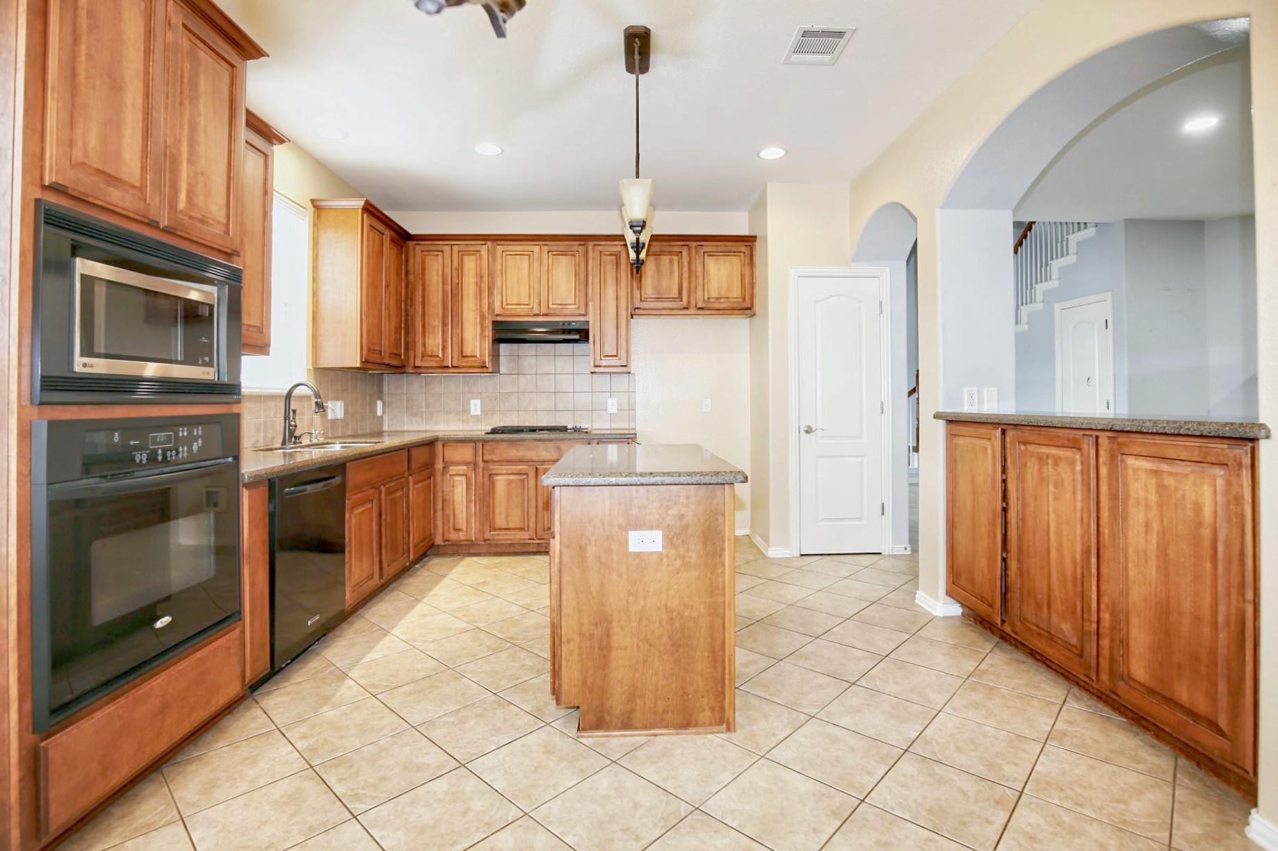 2002 Singing Hls, Leander, TX 78641