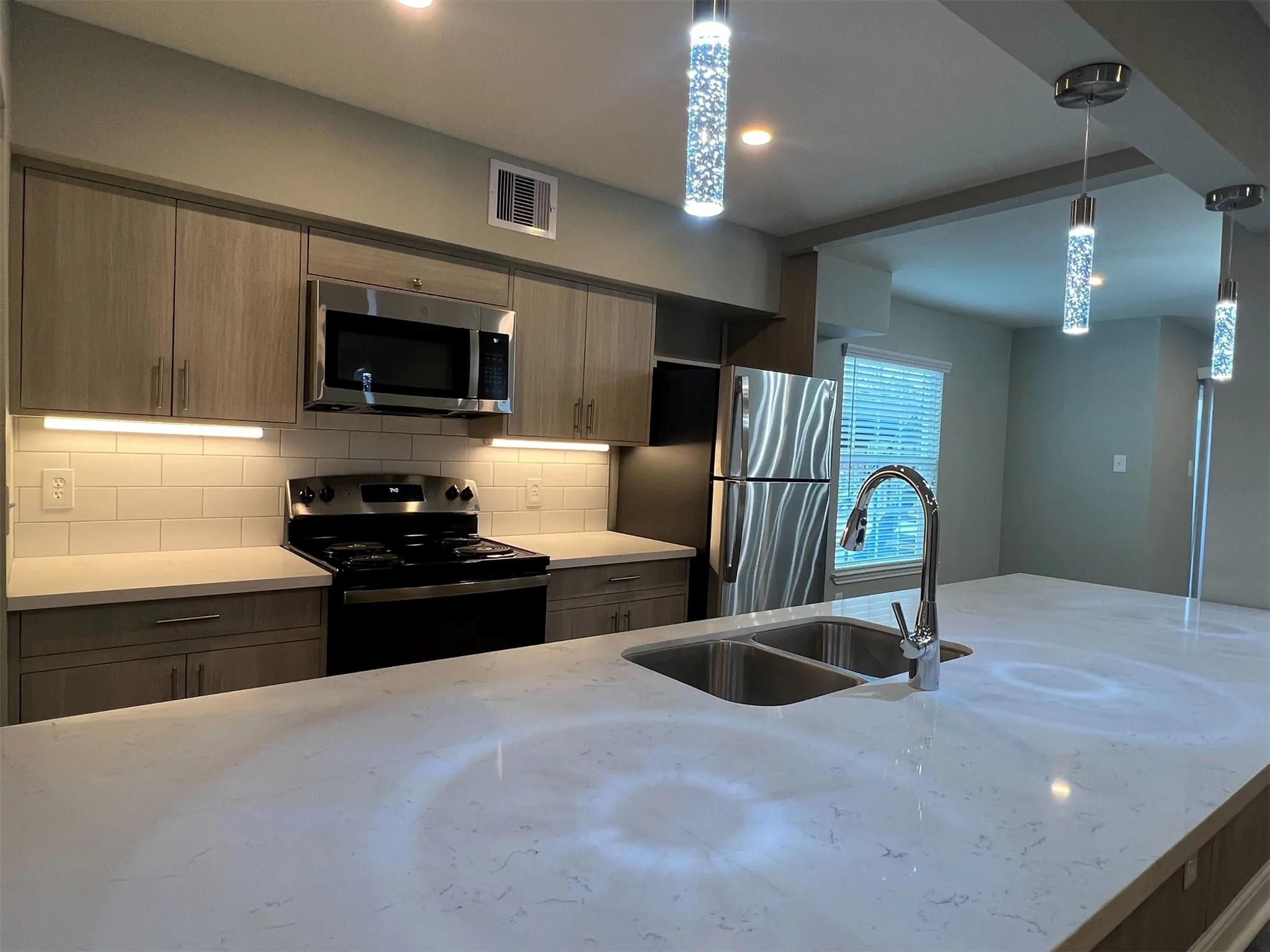 8003 Woodway Dr # 61, Houston, TX 77063