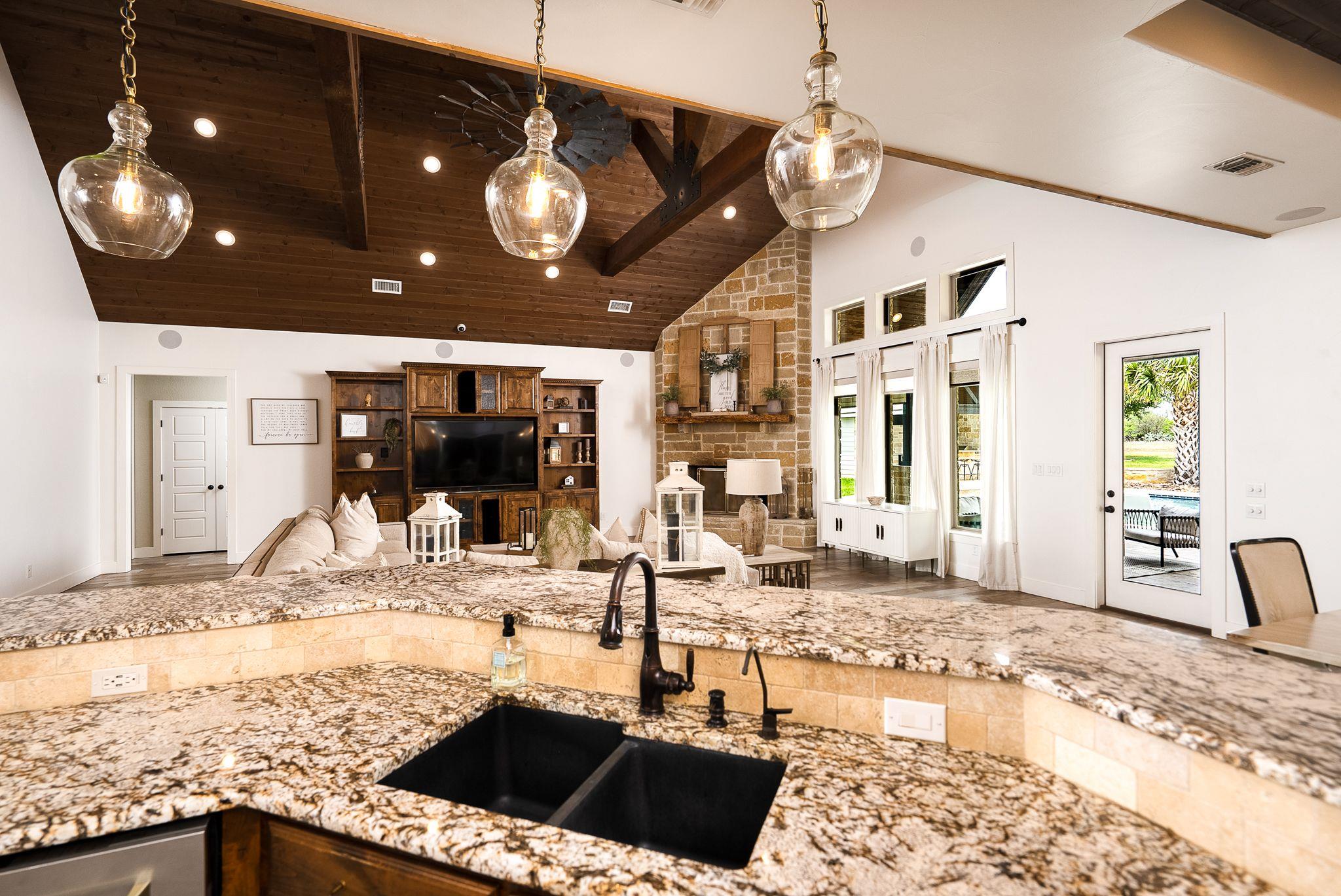 1980 County Road 361, La Vernia, TX 78121