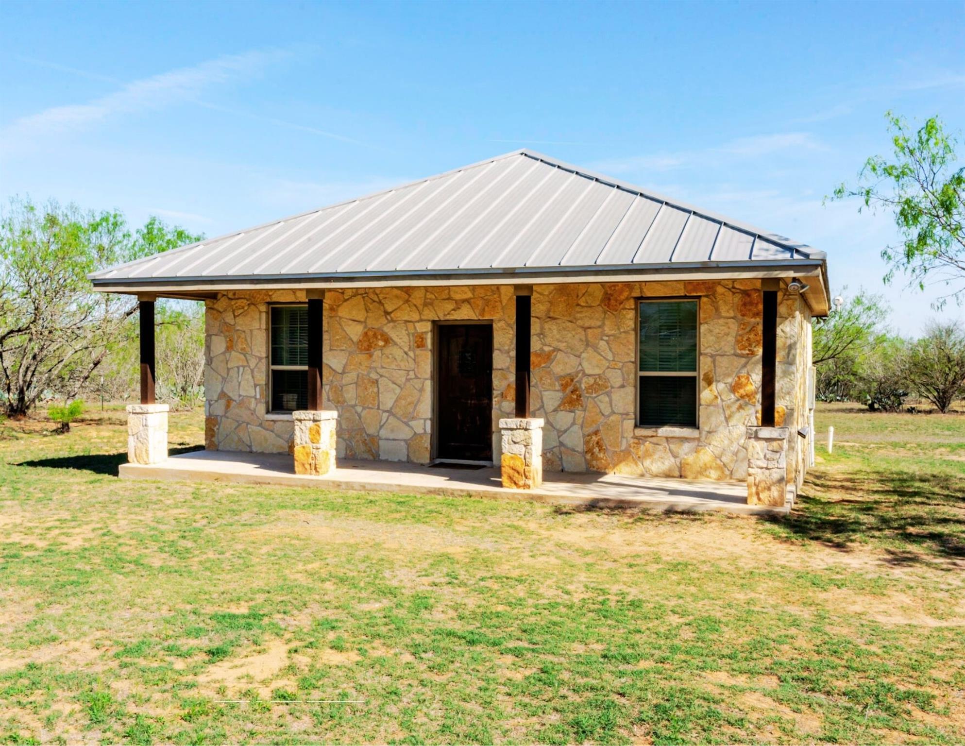 1980 County Road 361, La Vernia, TX 78121
