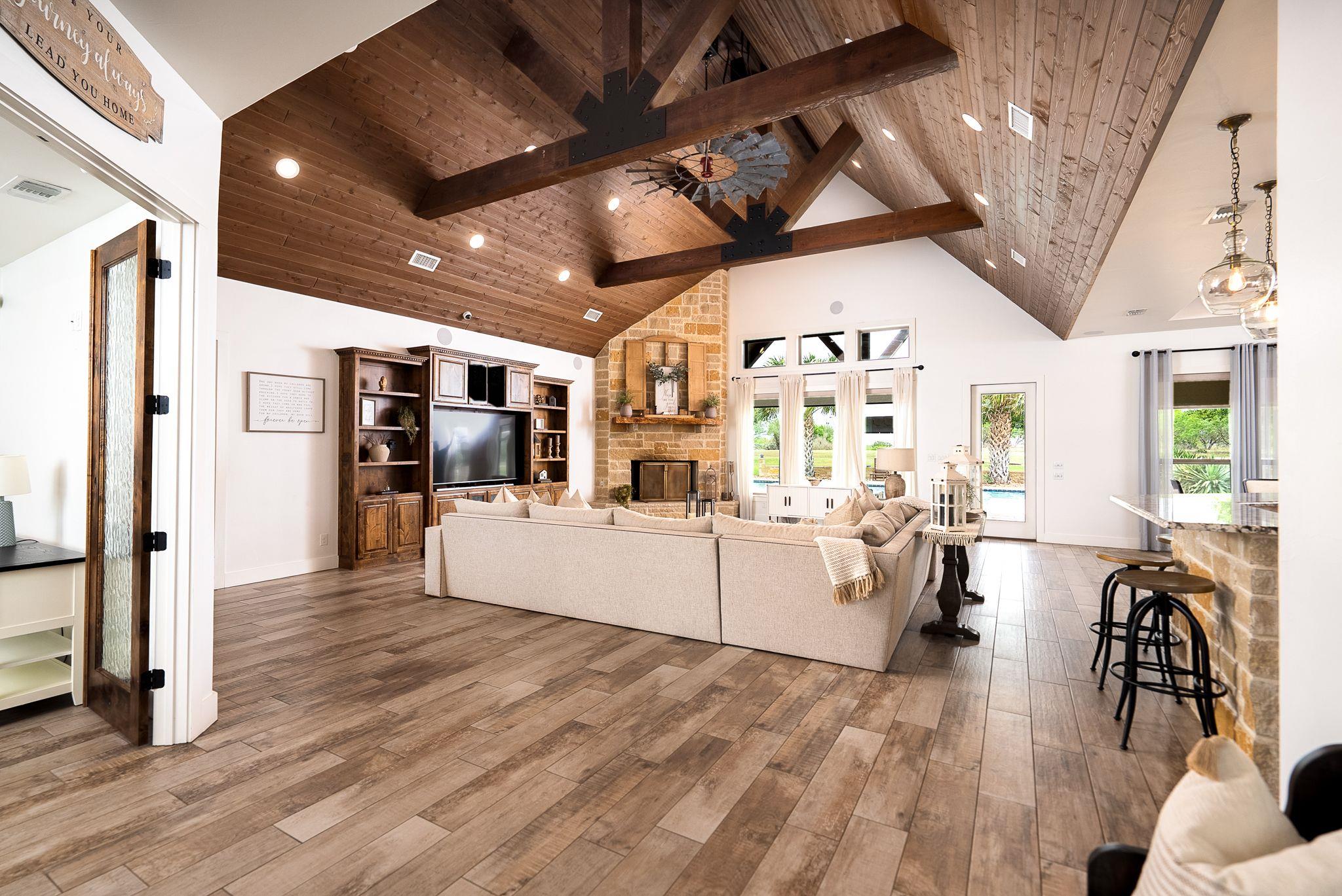 1980 County Road 361, La Vernia, TX 78121