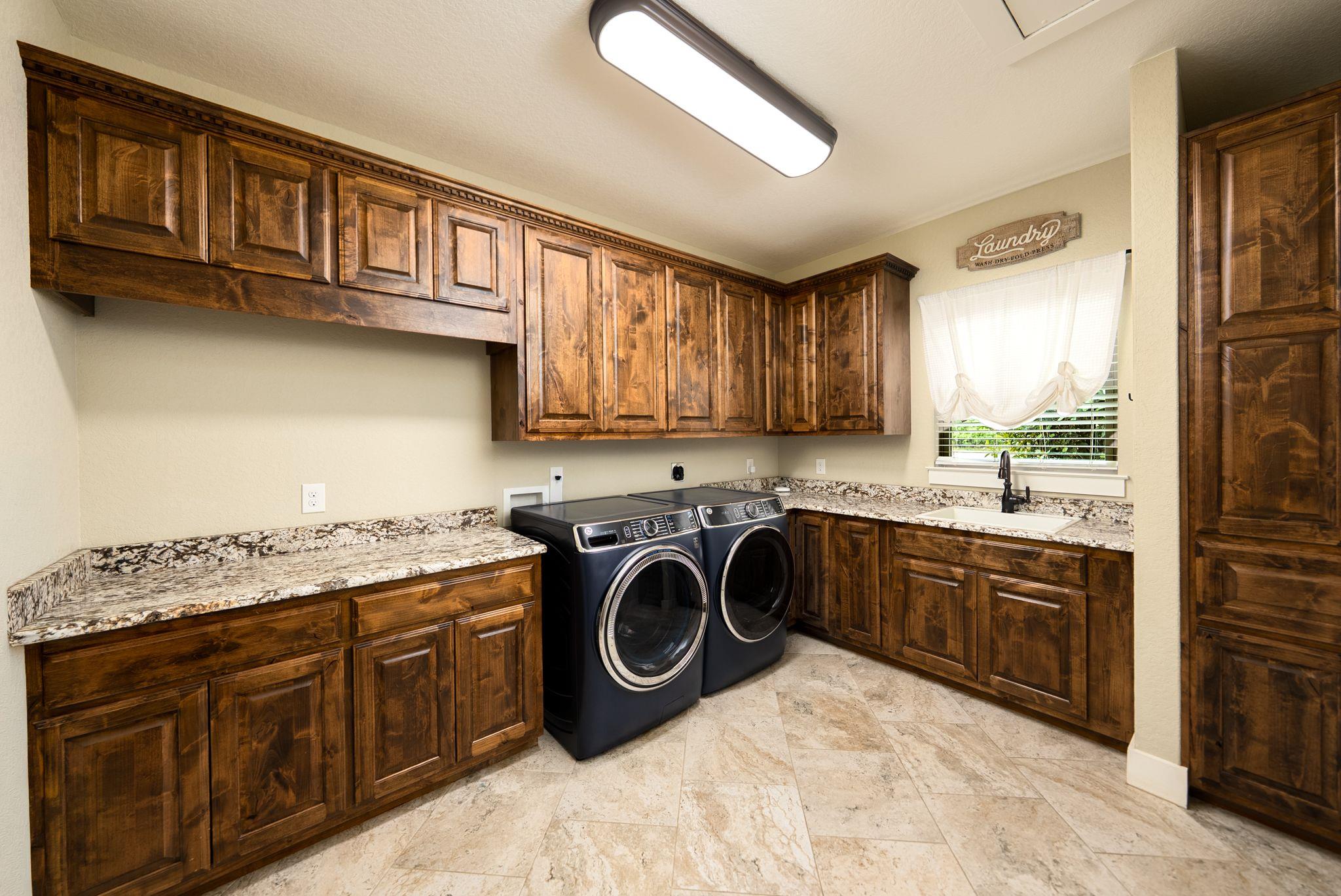 1980 County Road 361, La Vernia, TX 78121