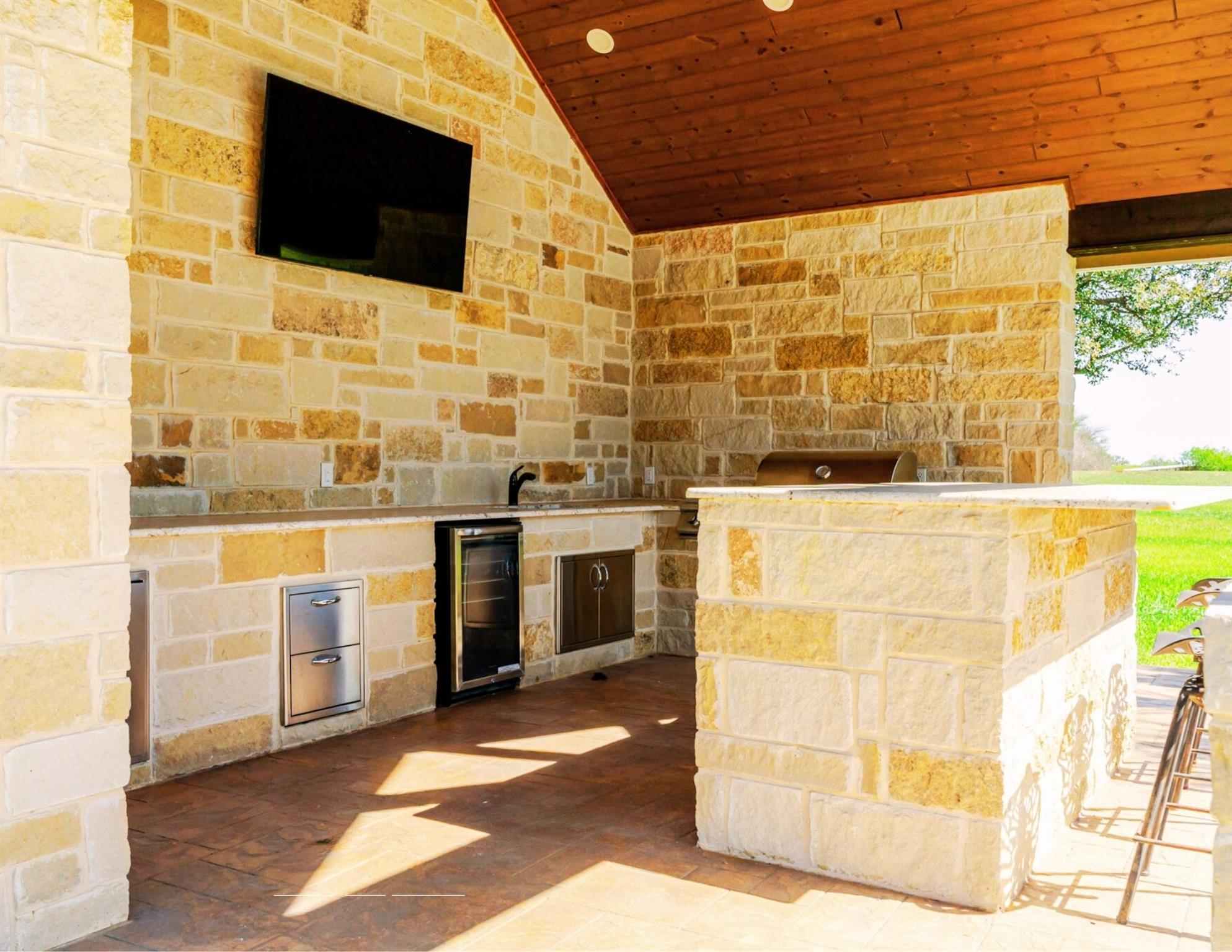 1980 County Road 361, La Vernia, TX 78121