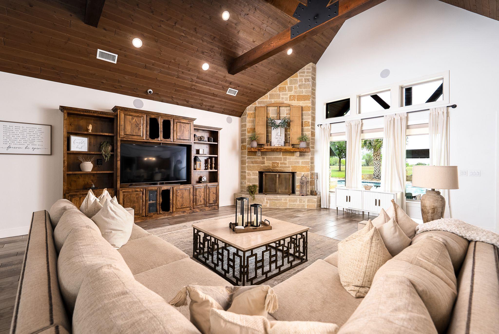 1980 County Road 361, La Vernia, TX 78121