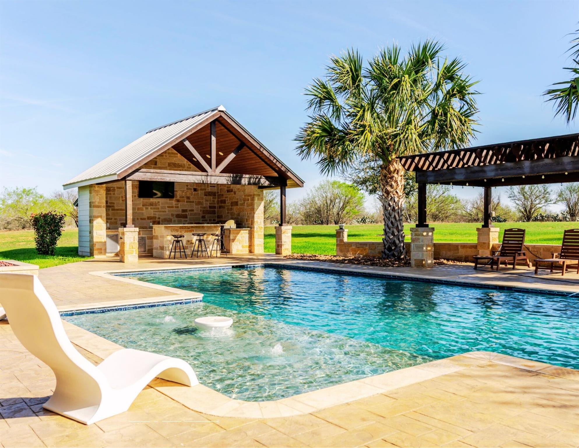 1980 County Road 361, La Vernia, TX 78121