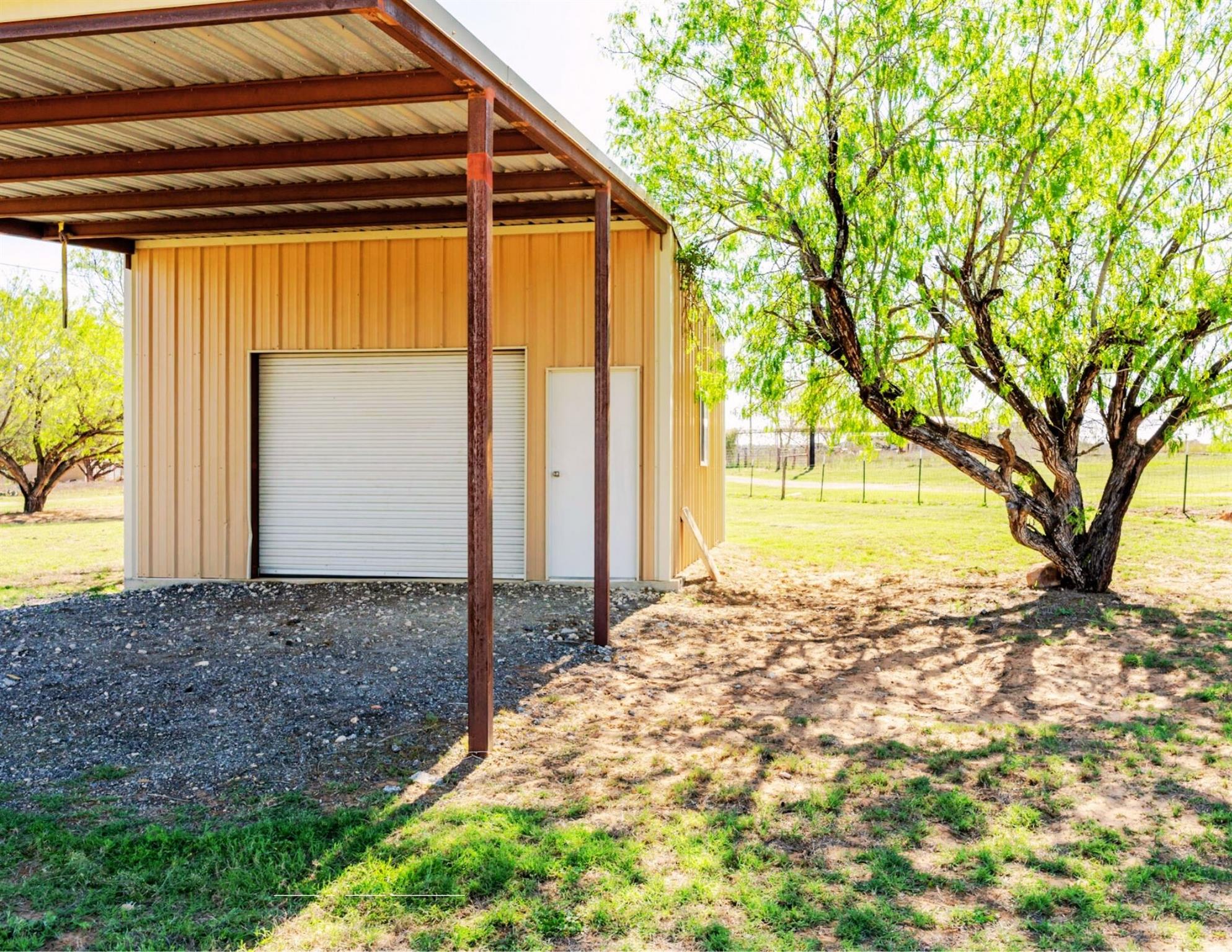 1980 County Road 361, La Vernia, TX 78121