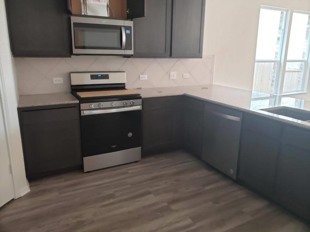 1824 Stinnett Dr, Leander, TX 78641