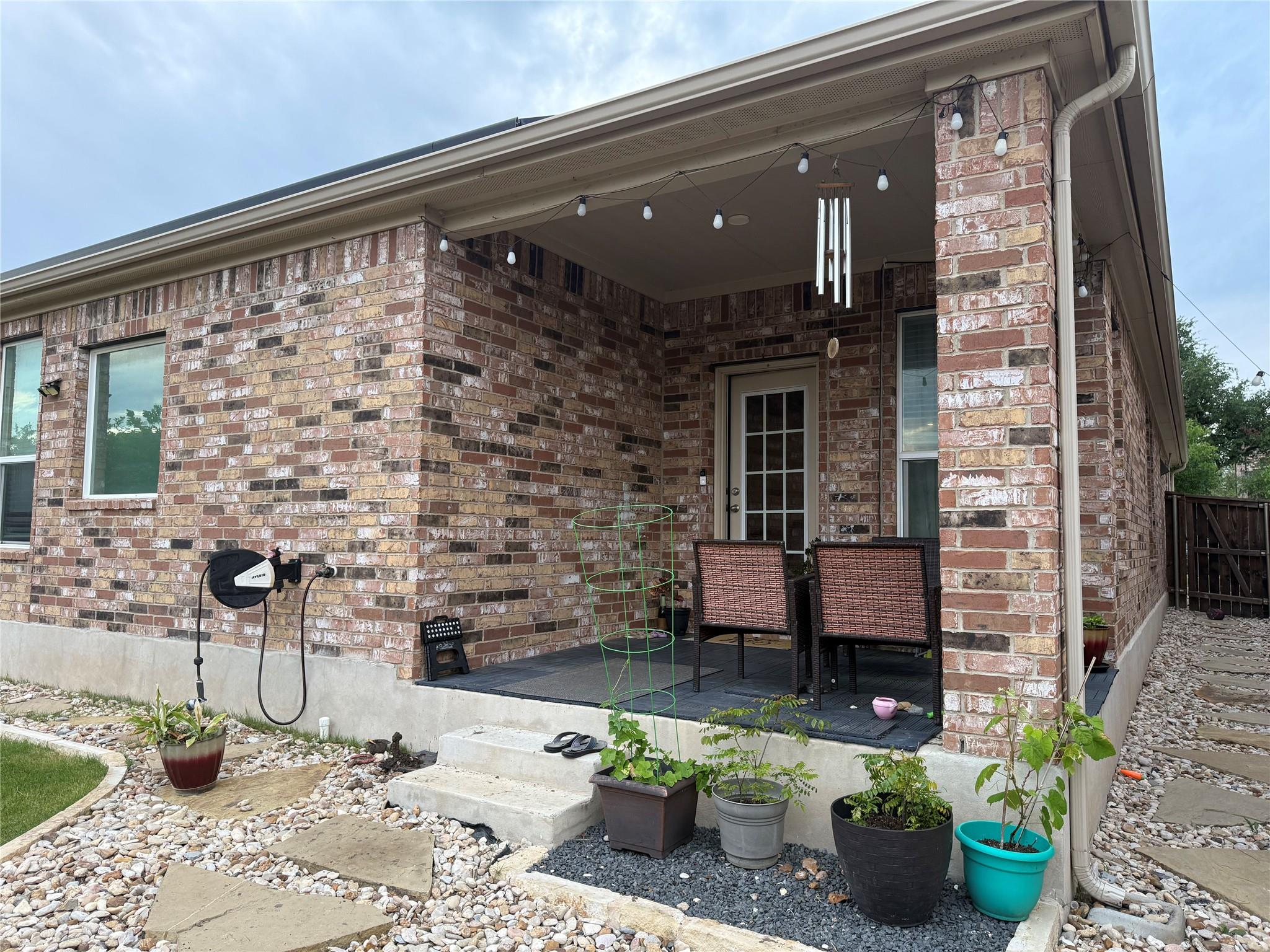 1824 Stinnett Dr, Leander, TX 78641