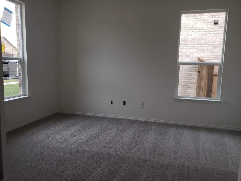 1824 Stinnett Dr, Leander, TX 78641