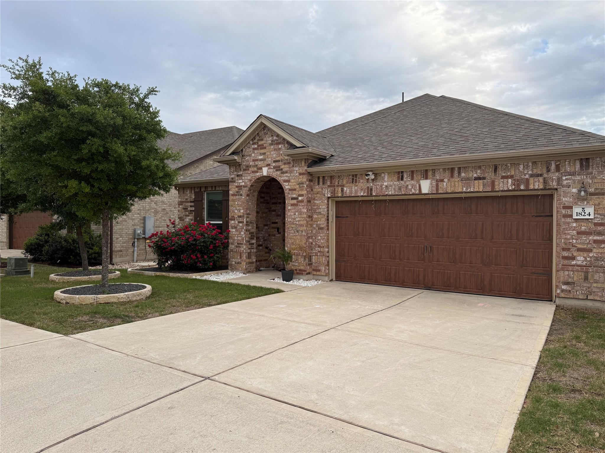 1824 Stinnett Dr, Leander, TX 78641