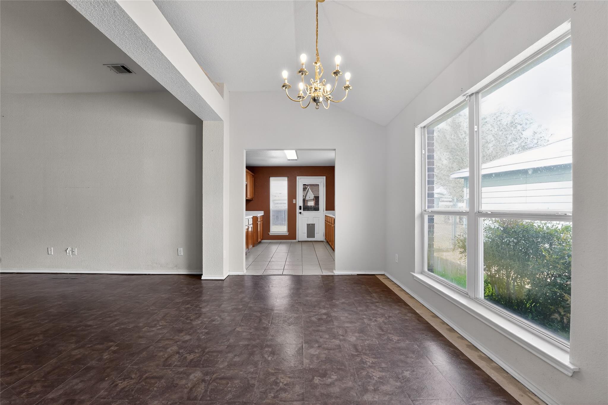 152 Eagle Dr, Luling, TX 78648