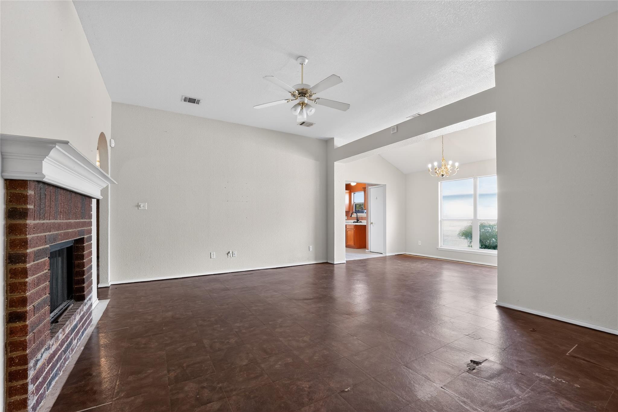 152 Eagle Dr, Luling, TX 78648