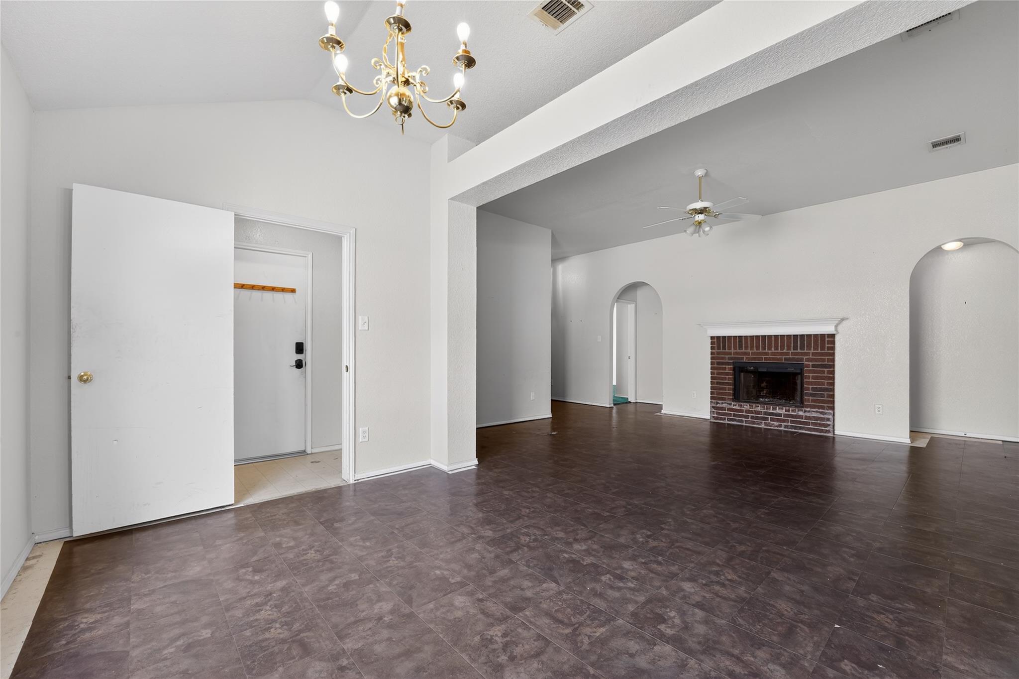 152 Eagle Dr, Luling, TX 78648