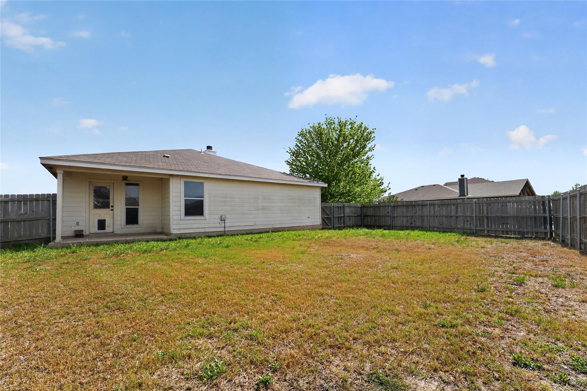 152 Eagle Dr, Luling, TX 78648