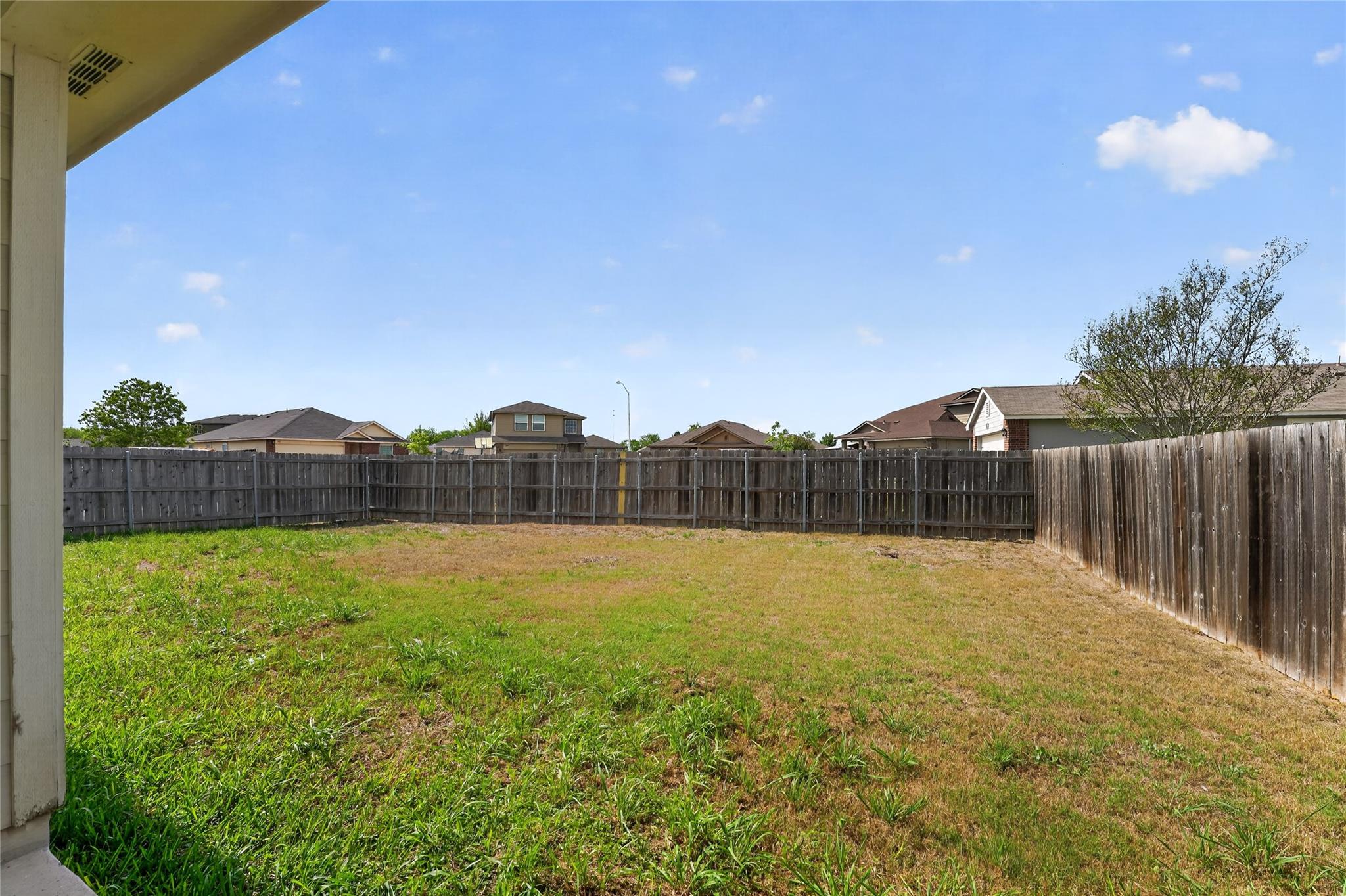 152 Eagle Dr, Luling, TX 78648