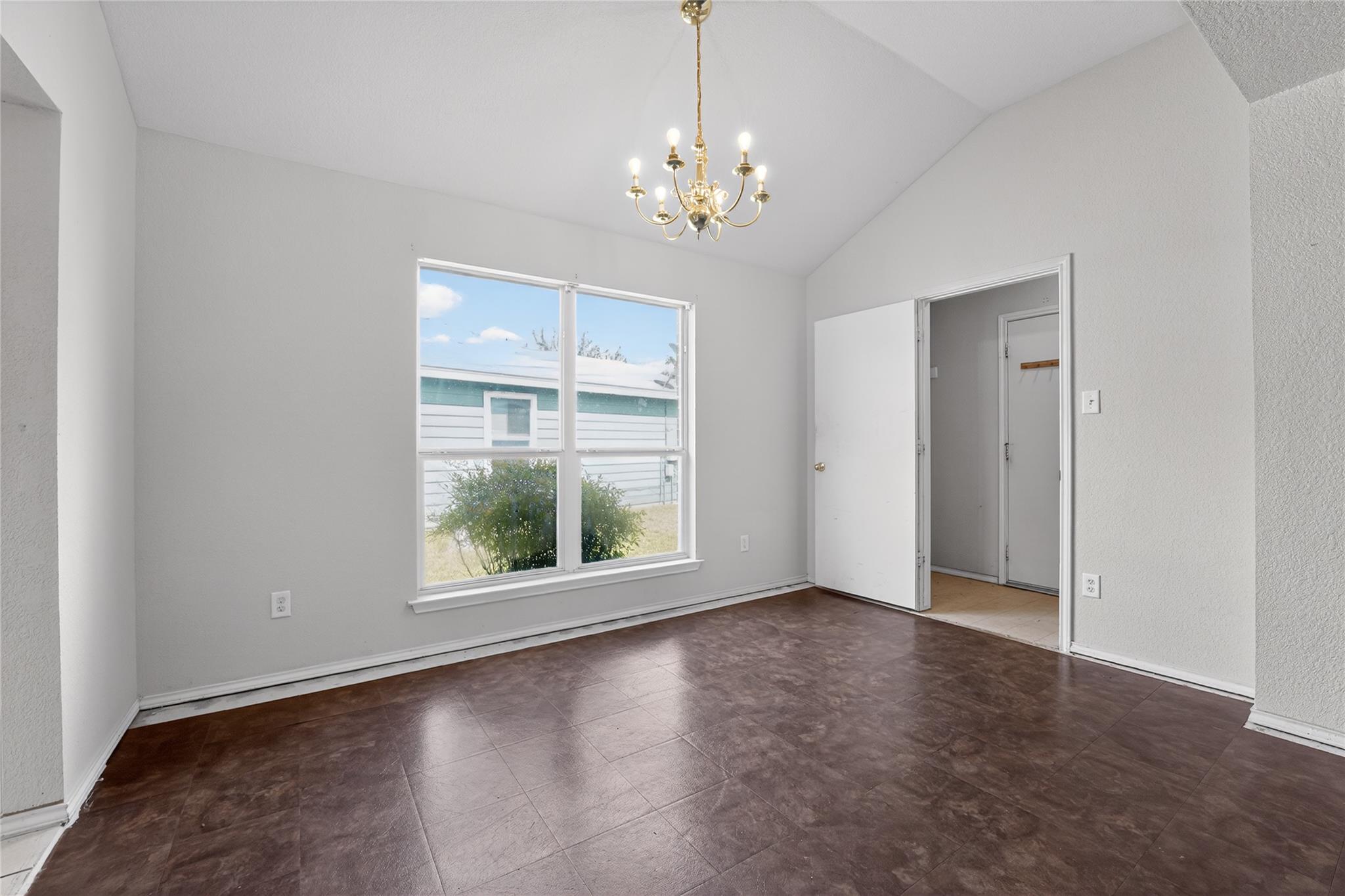 152 Eagle Dr, Luling, TX 78648