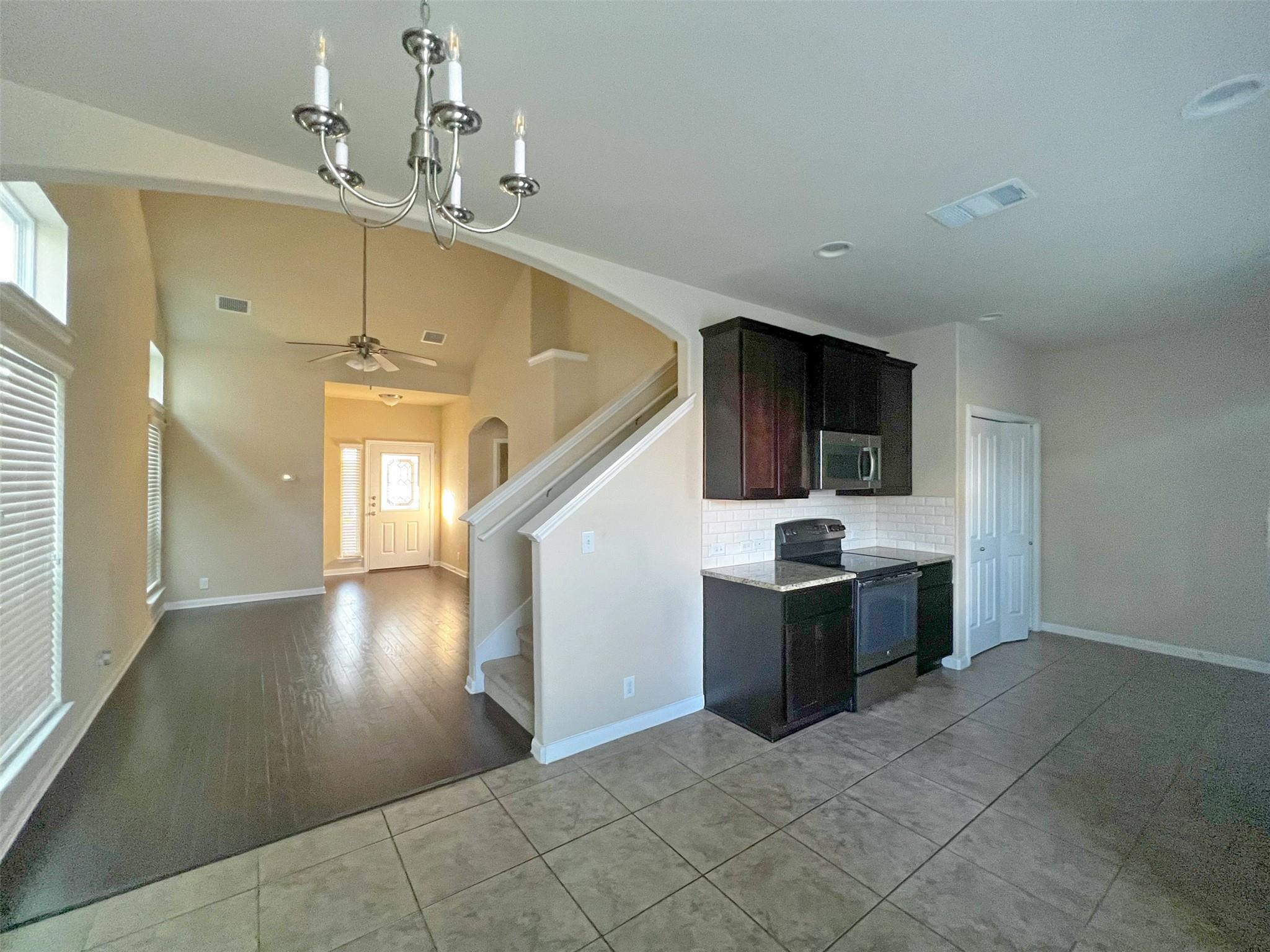 928 Lost Pines Ln, Cedar Park, TX 78613