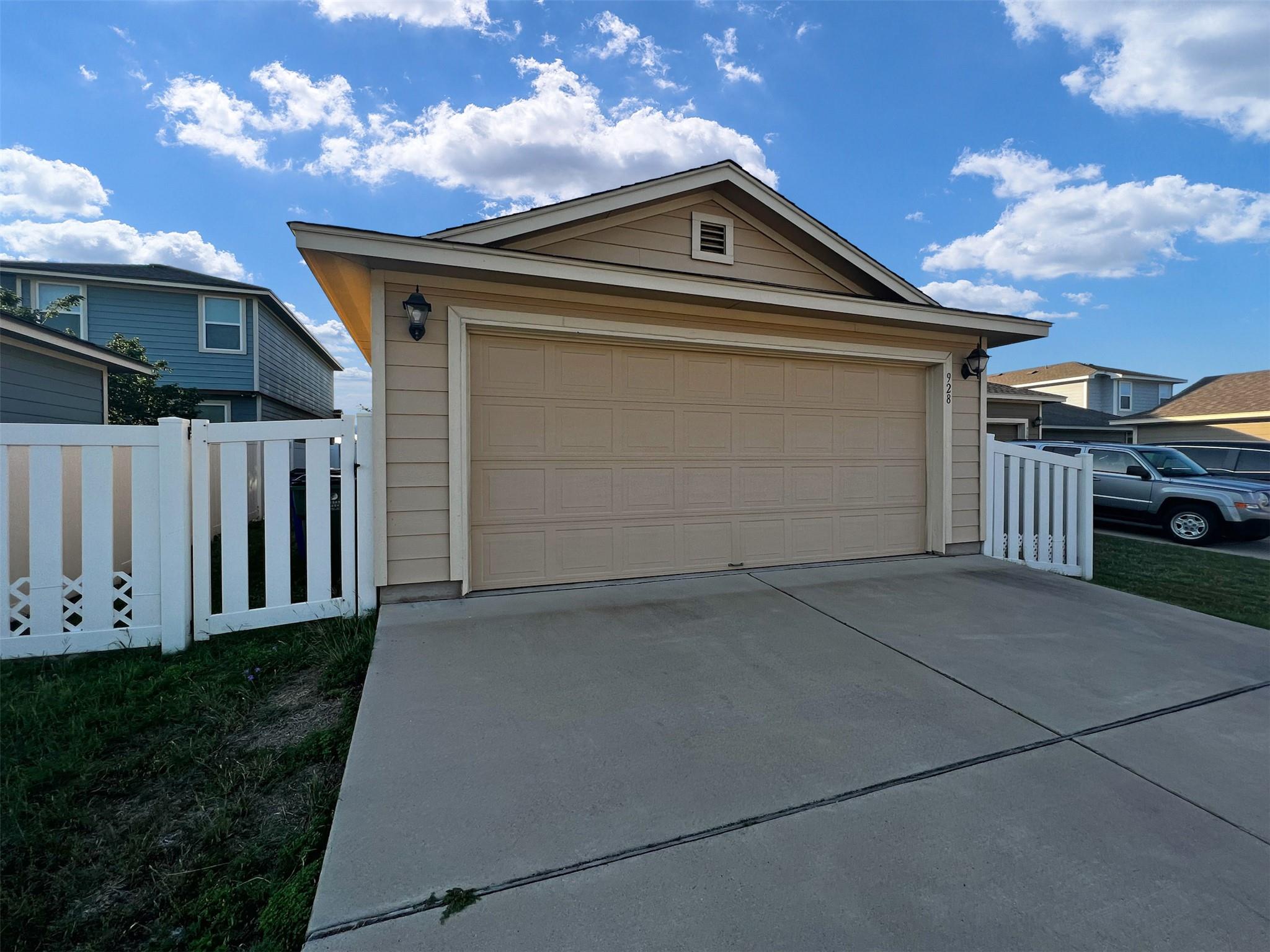 928 Lost Pines Ln, Cedar Park, TX 78613