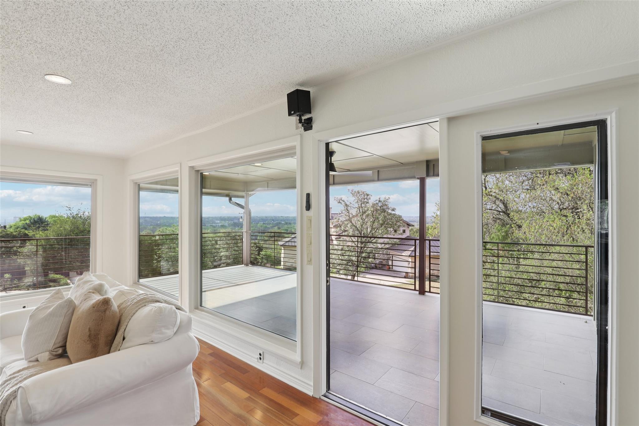 714 Starcrest Dr, New Braunfels, TX 78130