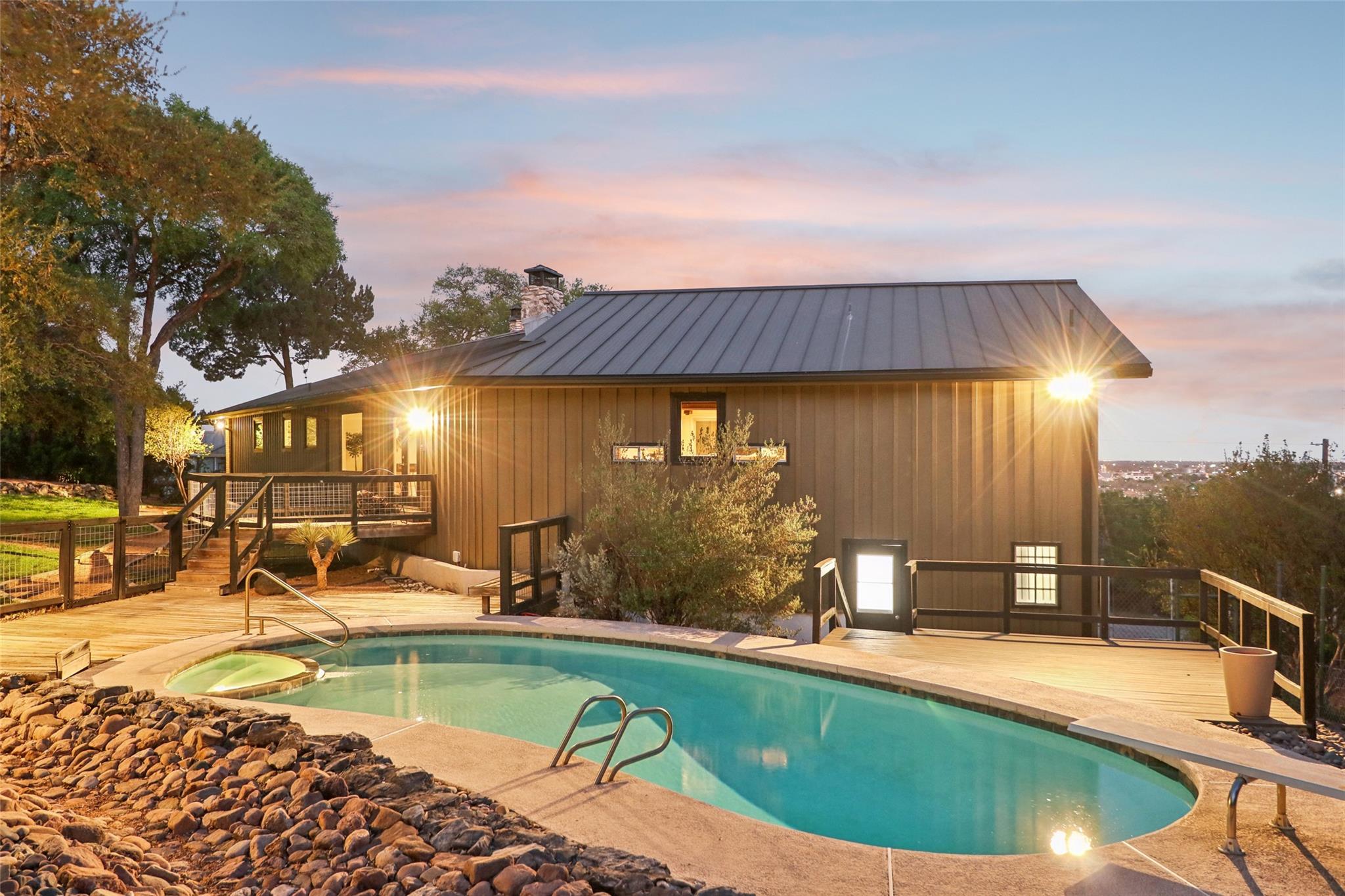 714 Starcrest Dr, New Braunfels, TX 78130