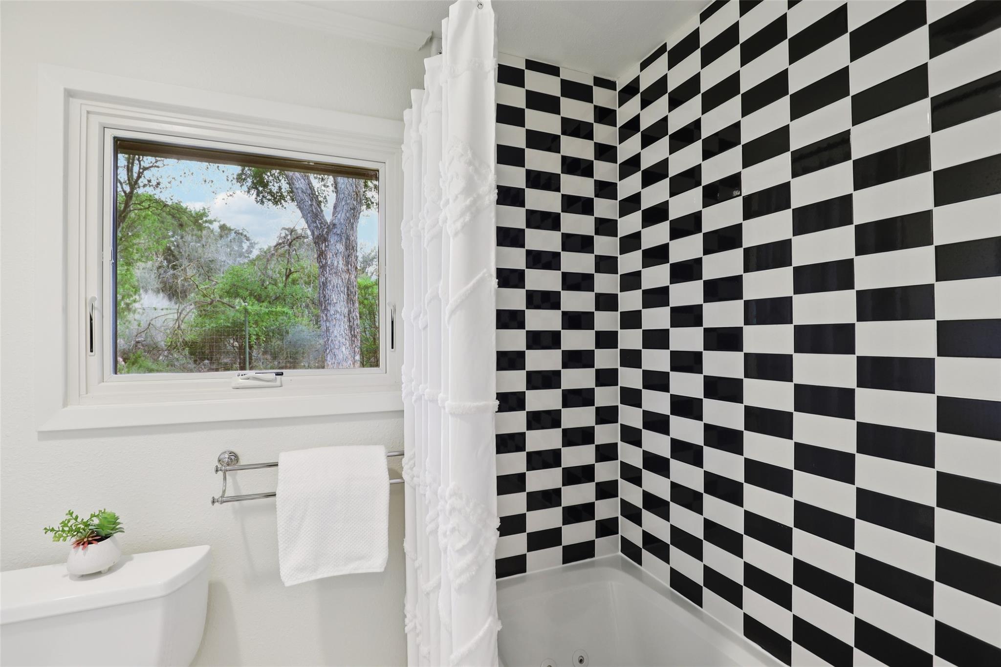 714 Starcrest Dr, New Braunfels, TX 78130