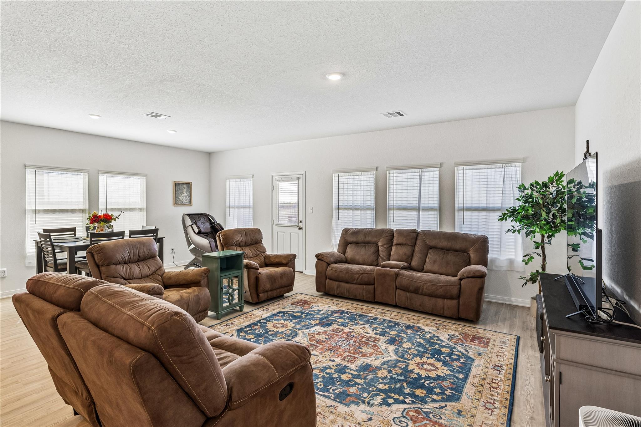 5801 Musquiz Rdg, Seguin, TX 78155