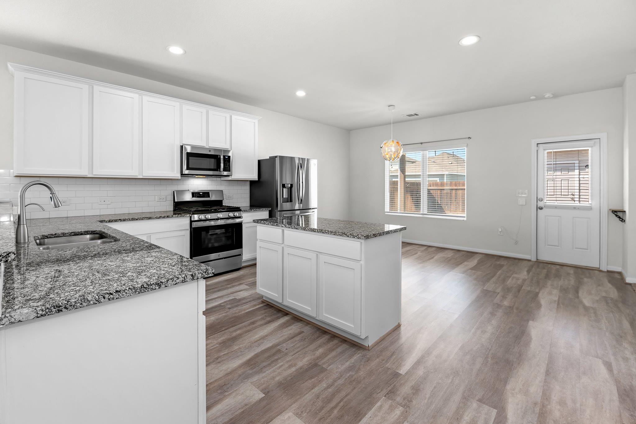 201 Eagle Lake Dr, Hutto, TX 78634