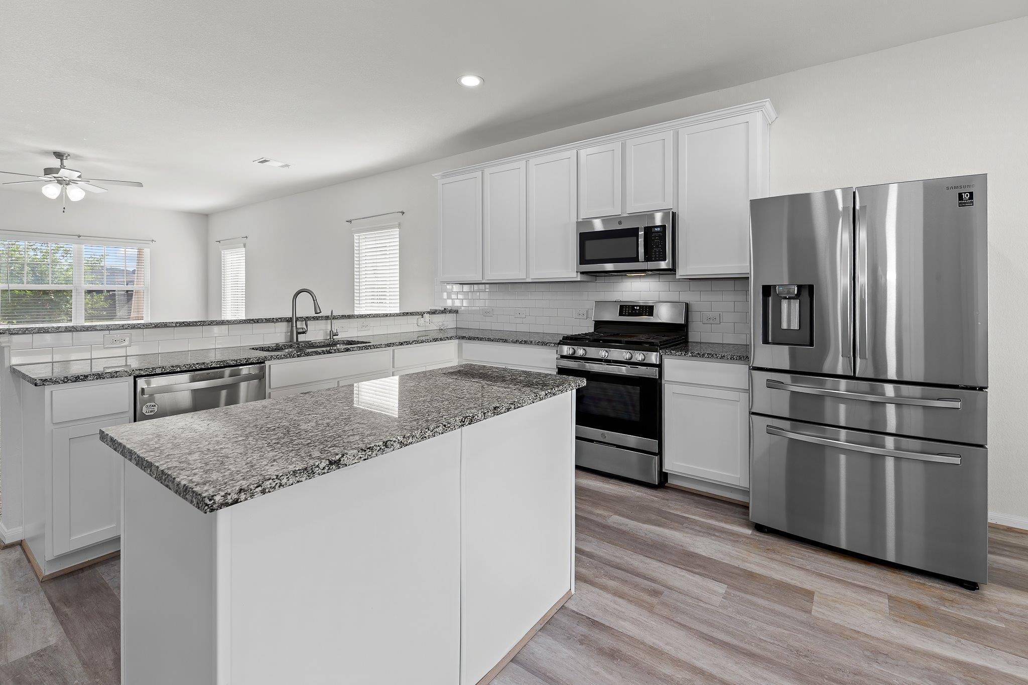 201 Eagle Lake Dr, Hutto, TX 78634