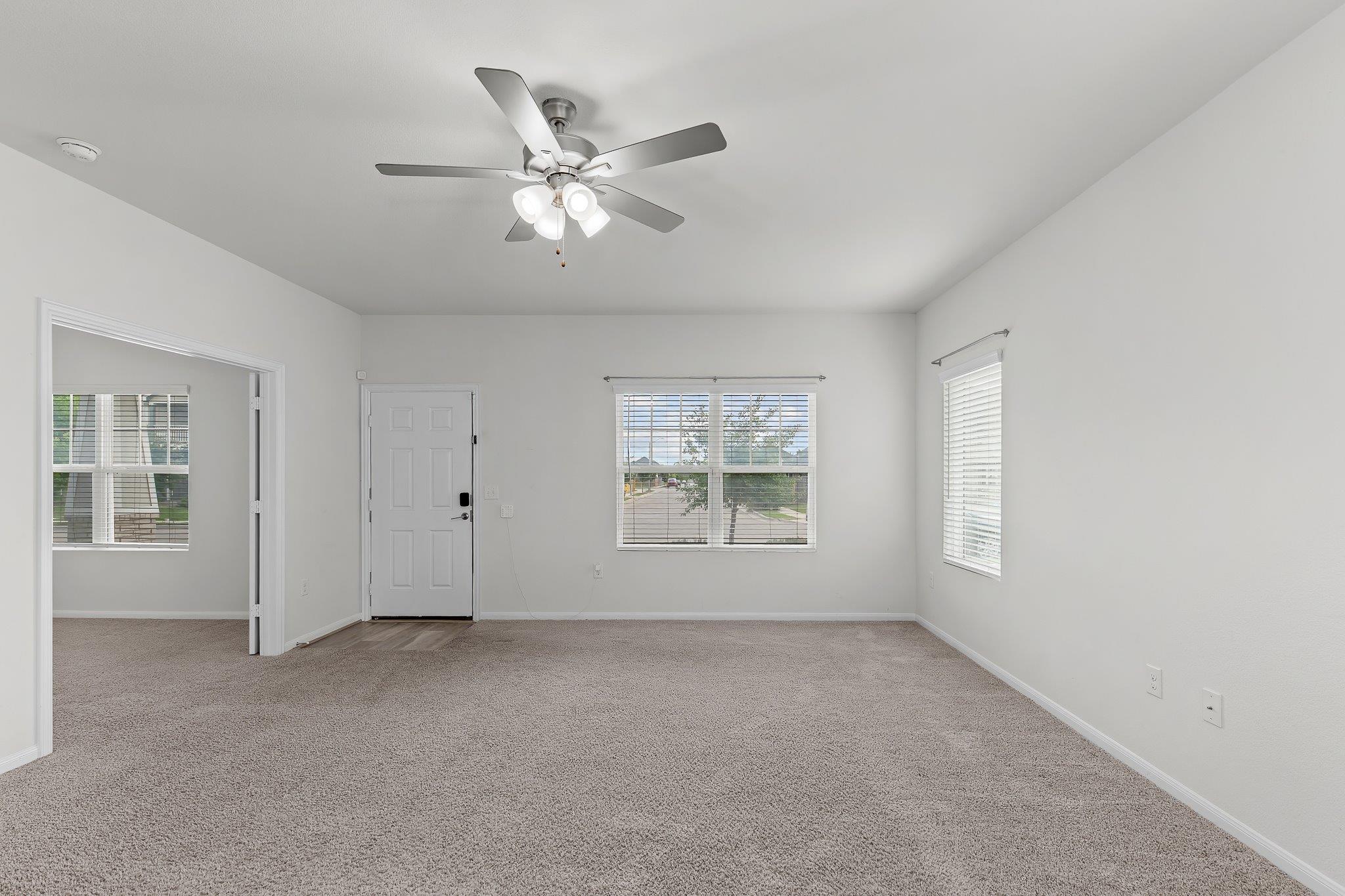 201 Eagle Lake Dr, Hutto, TX 78634