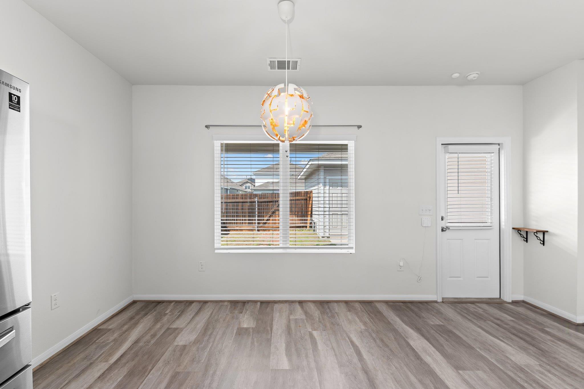 201 Eagle Lake Dr, Hutto, TX 78634