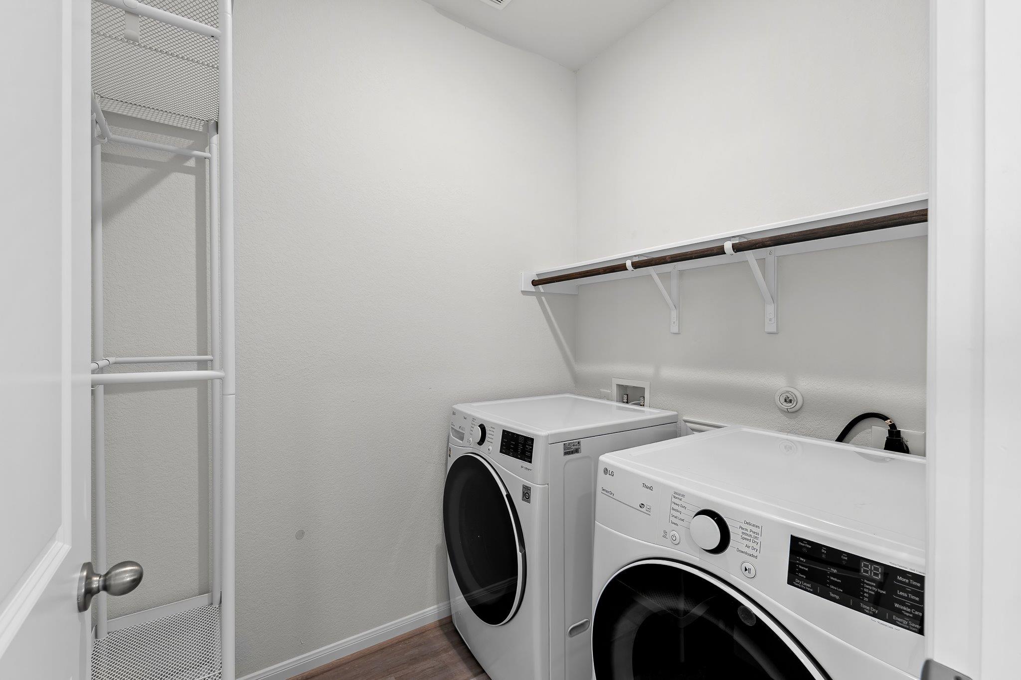 201 Eagle Lake Dr, Hutto, TX 78634