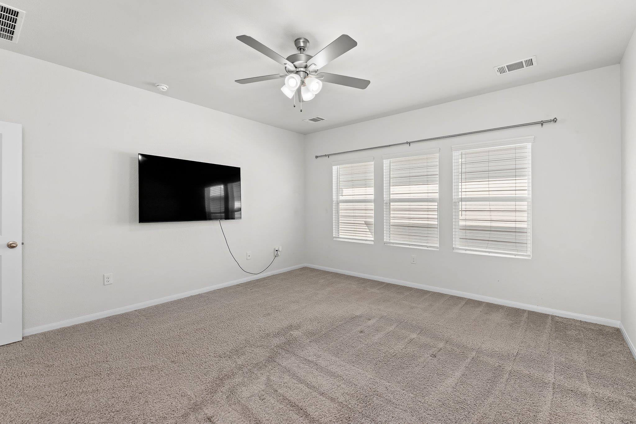 201 Eagle Lake Dr, Hutto, TX 78634