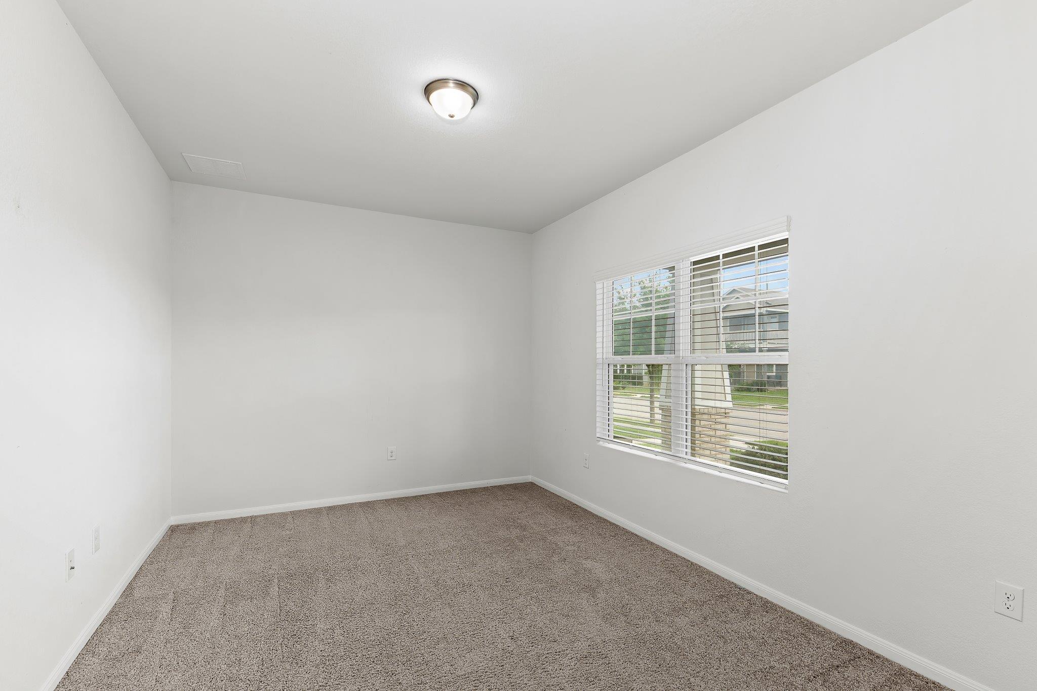 201 Eagle Lake Dr, Hutto, TX 78634