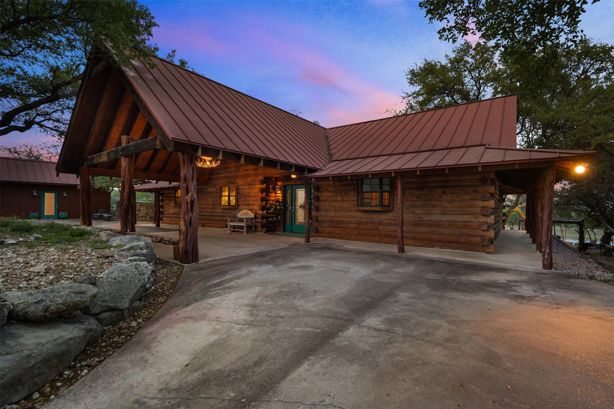 421 Rolling Hills Rd, Blanco, TX 78606