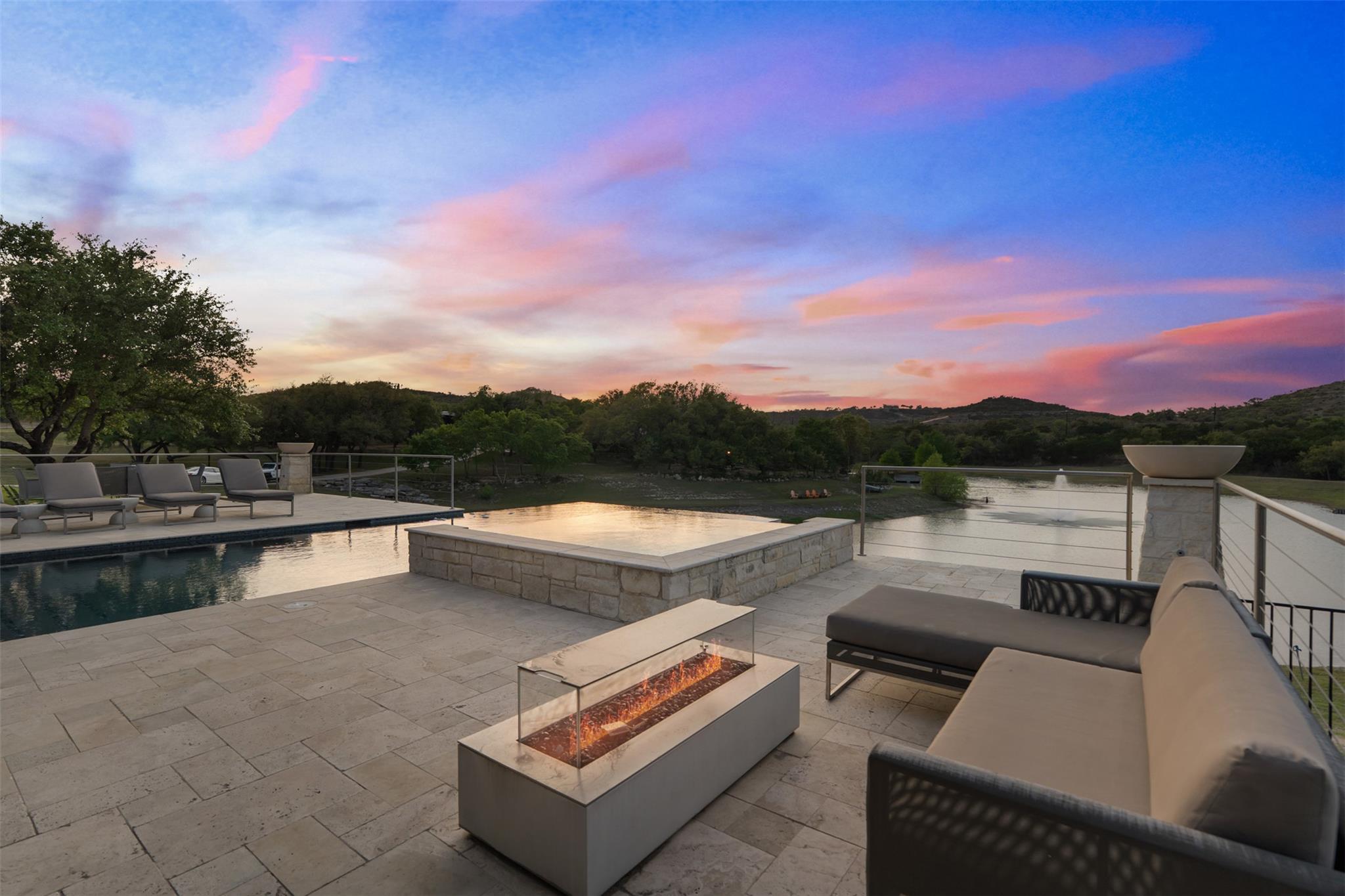 421 Rolling Hills Rd, Blanco, TX 78606