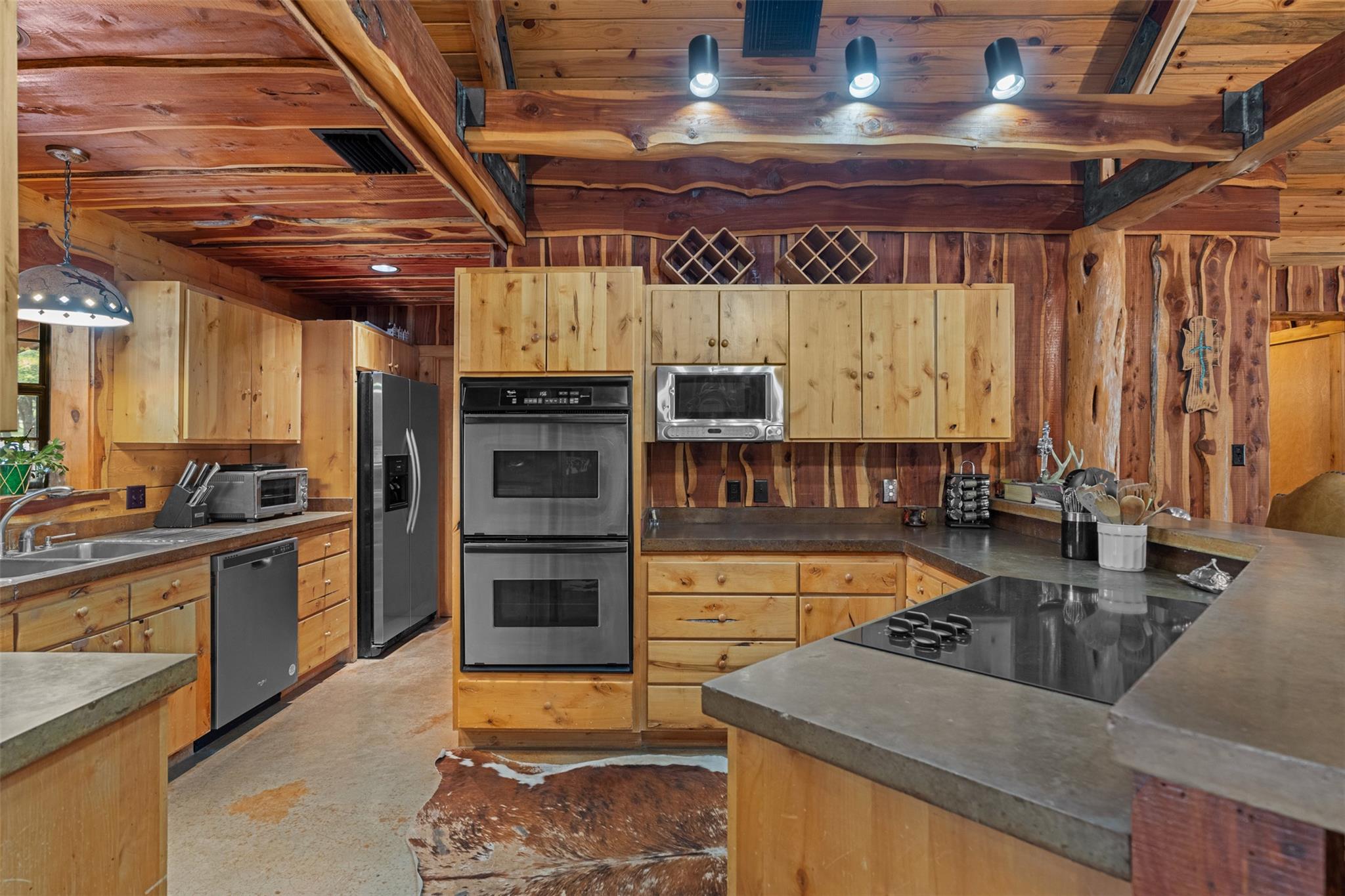 421 Rolling Hills Rd, Blanco, TX 78606