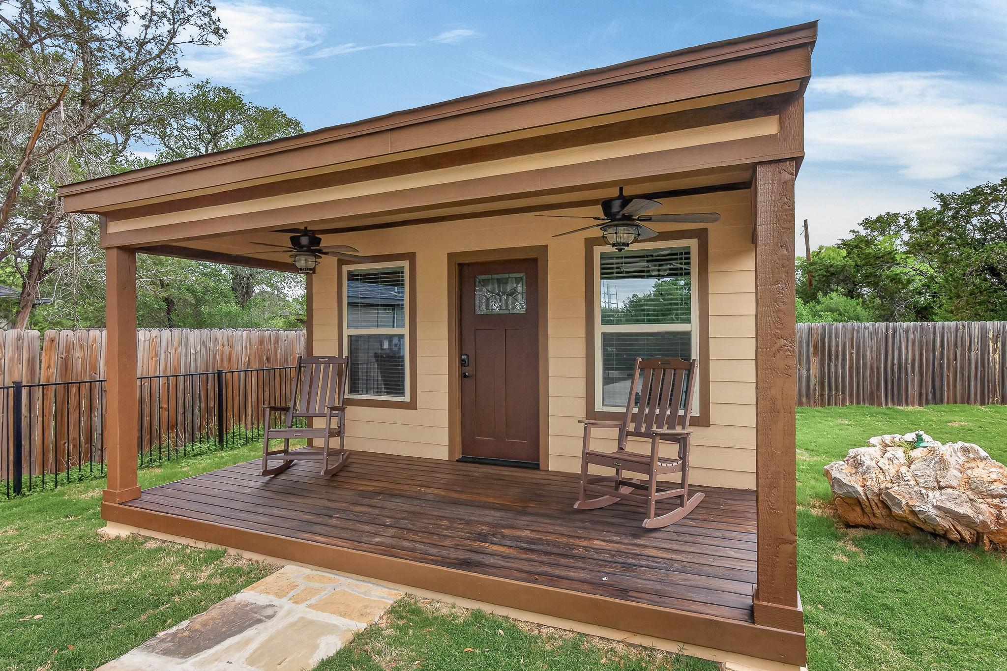 212 Knights Row Row, Cottonwood Shores, TX 78657