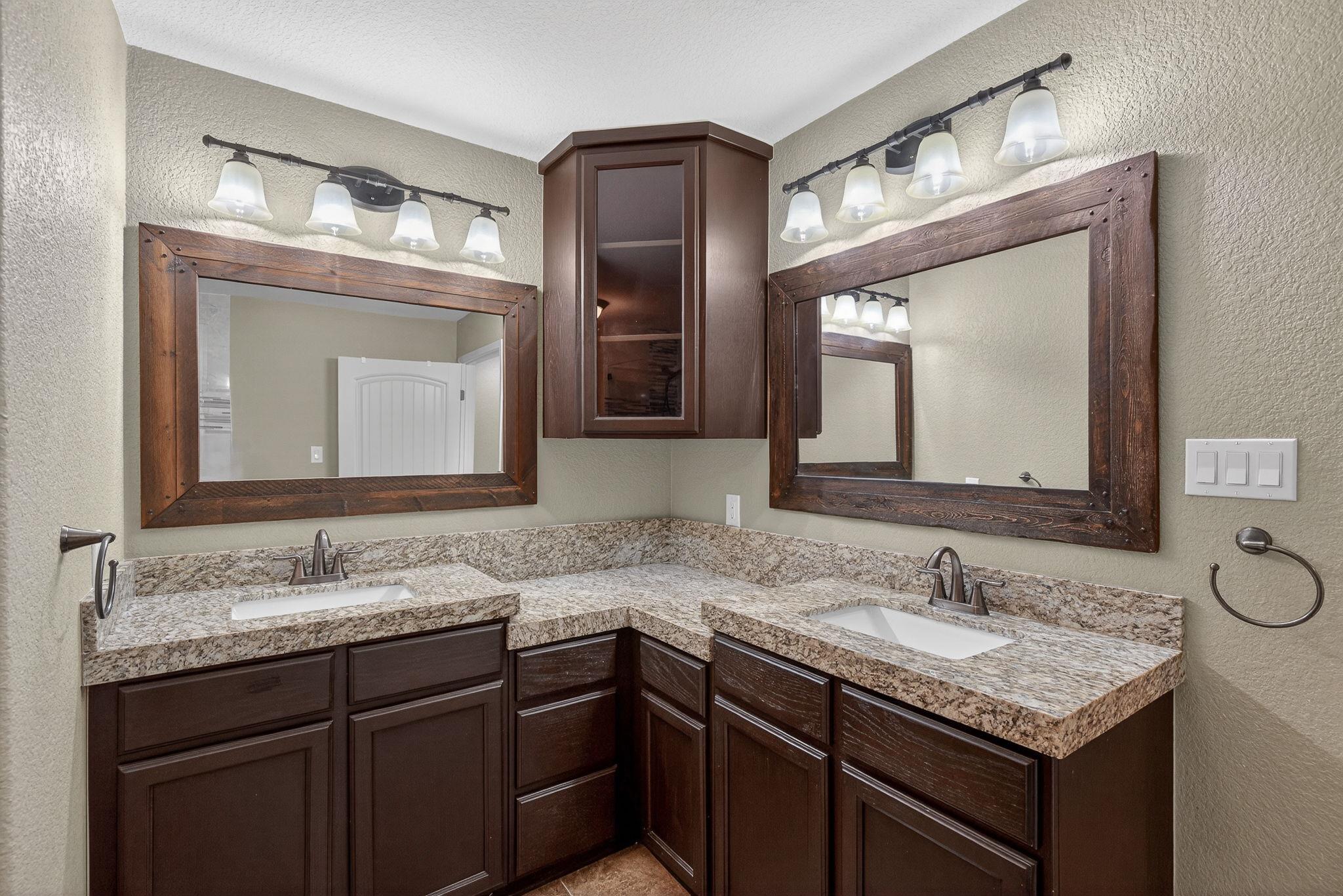 212 Knights Row Row, Cottonwood Shores, TX 78657