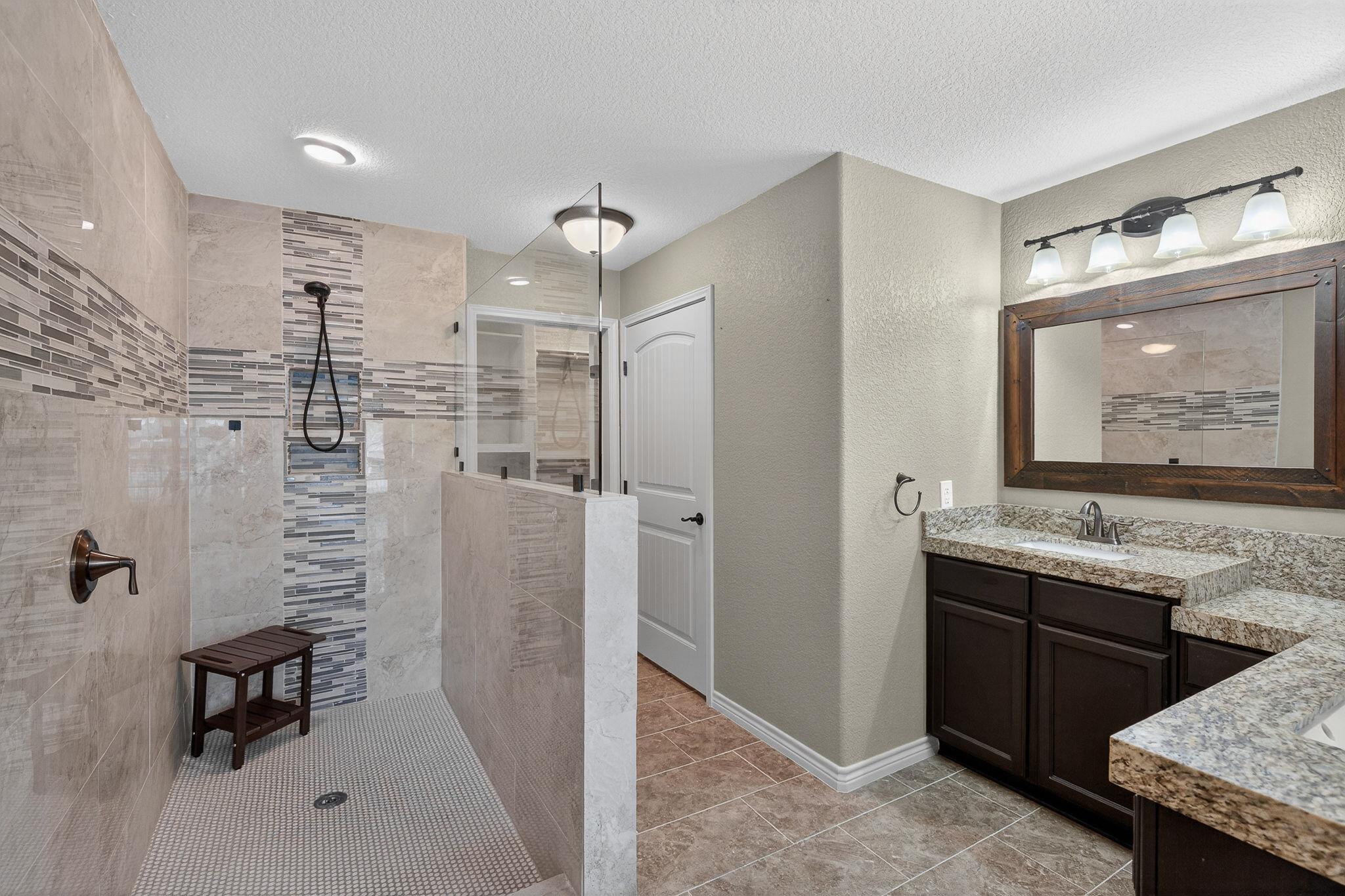 212 Knights Row Row, Cottonwood Shores, TX 78657