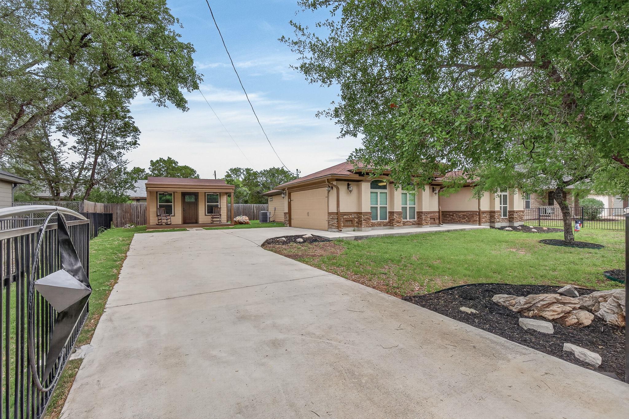 212 Knights Row Row, Cottonwood Shores, TX 78657