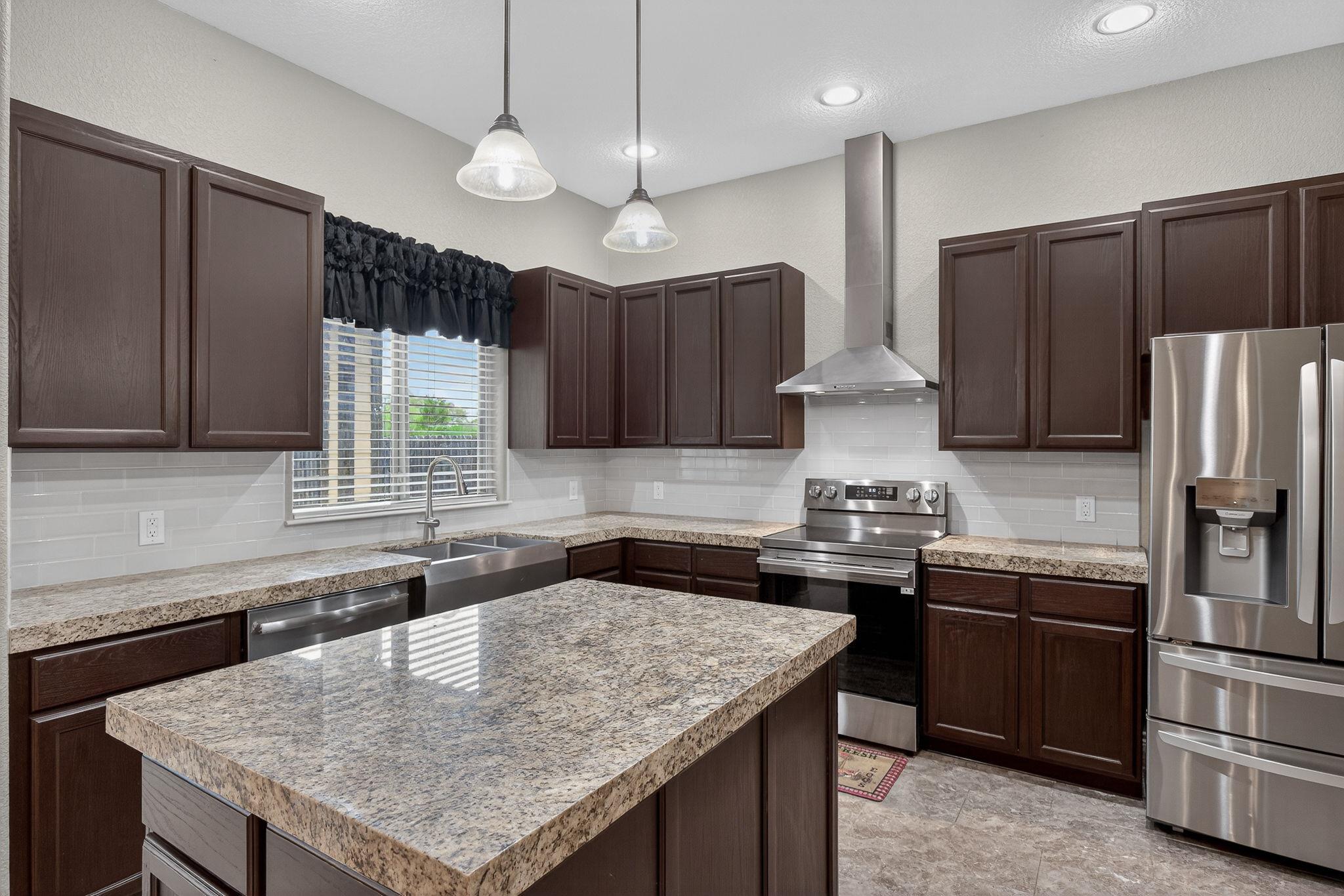 212 Knights Row Row, Cottonwood Shores, TX 78657